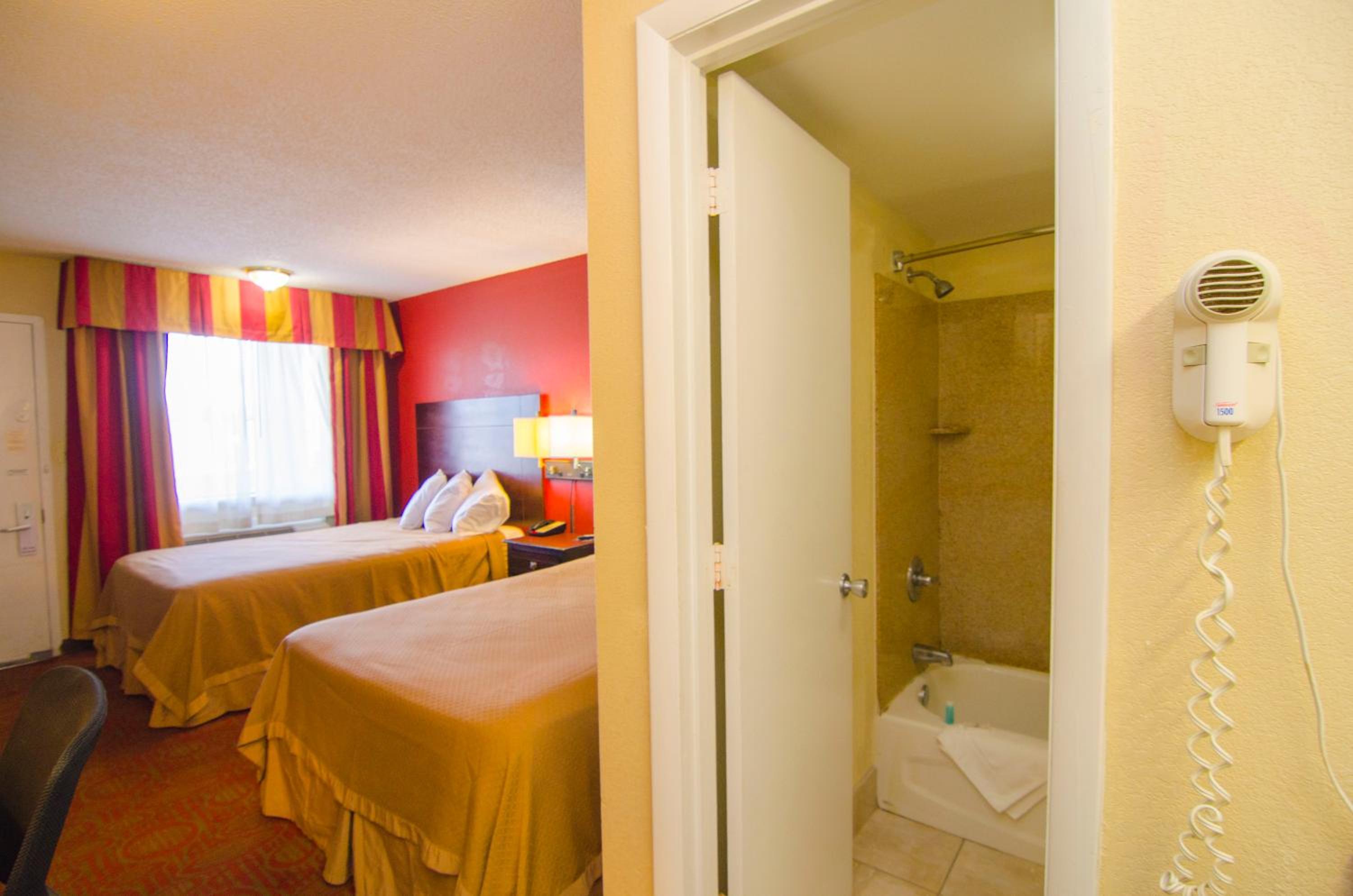 Double Room with Two Double Beds - Photo 1