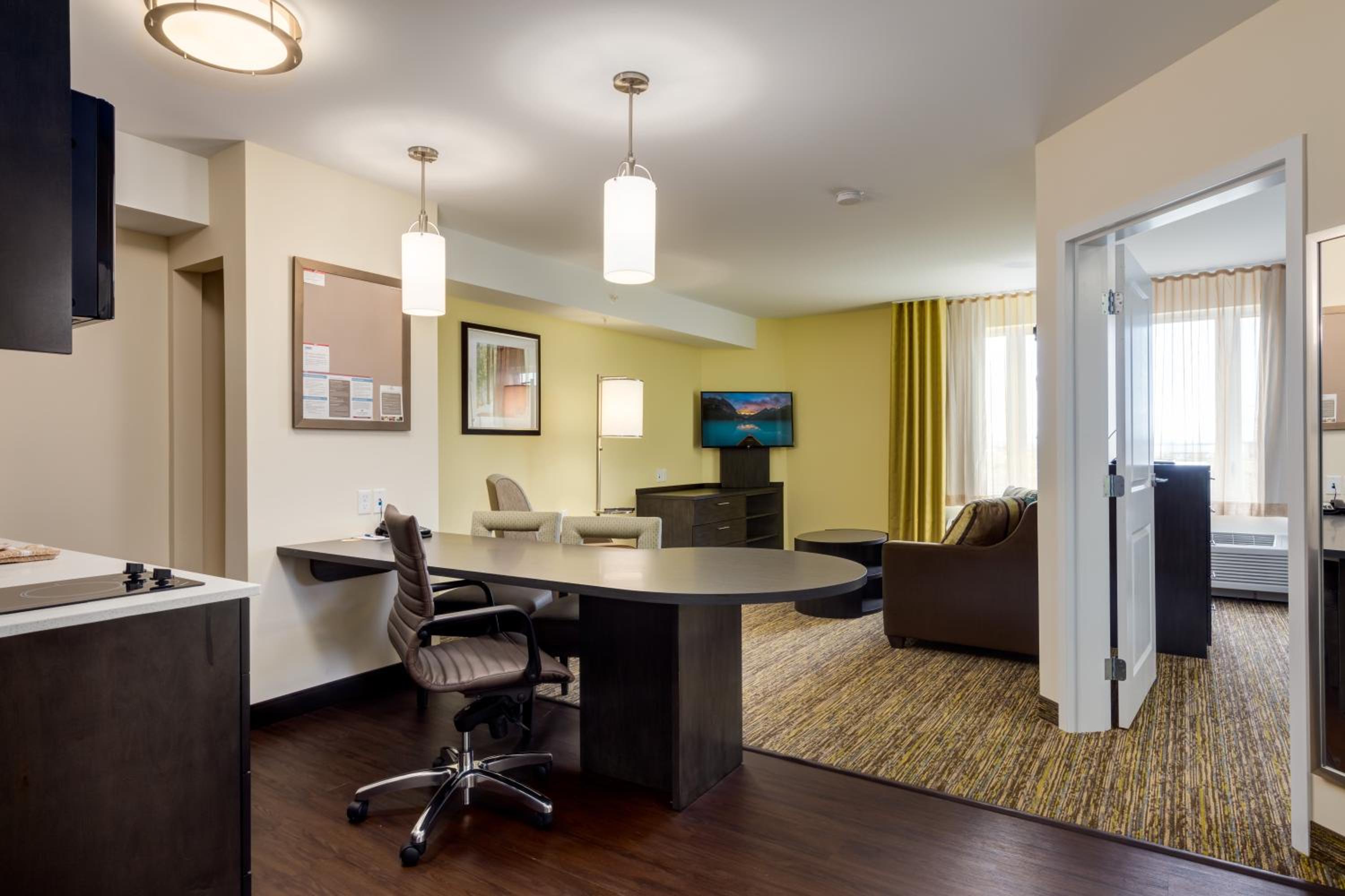 One-Bedroom King Suite - Non-Smoking