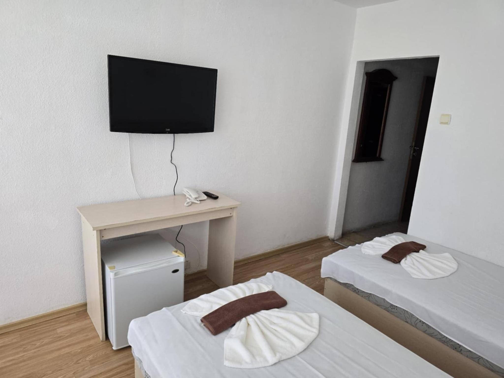 Twin Room with Balcony (2 Adults + 1 Child) photo 2