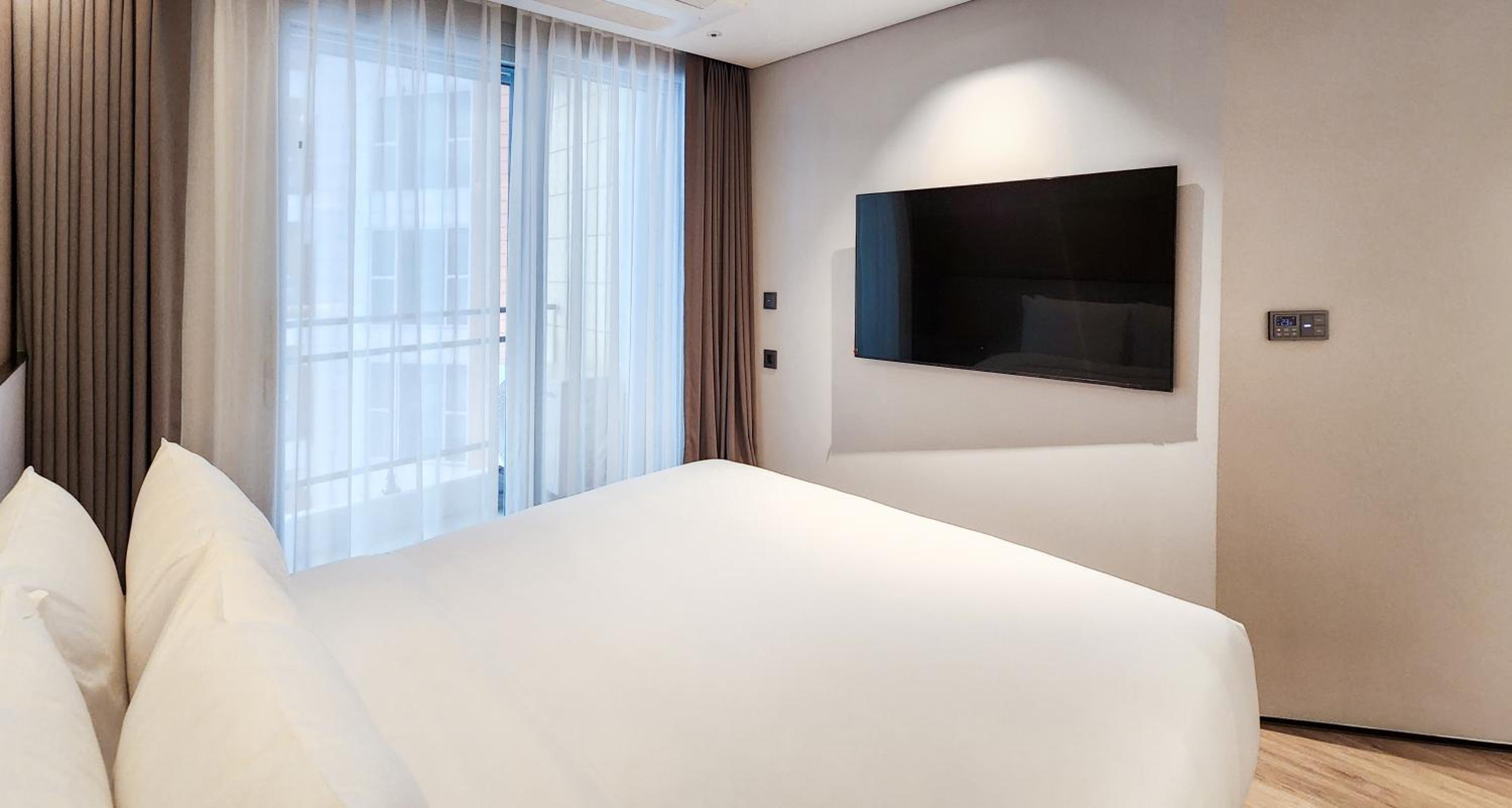 Deluxe King Room with Ocean View