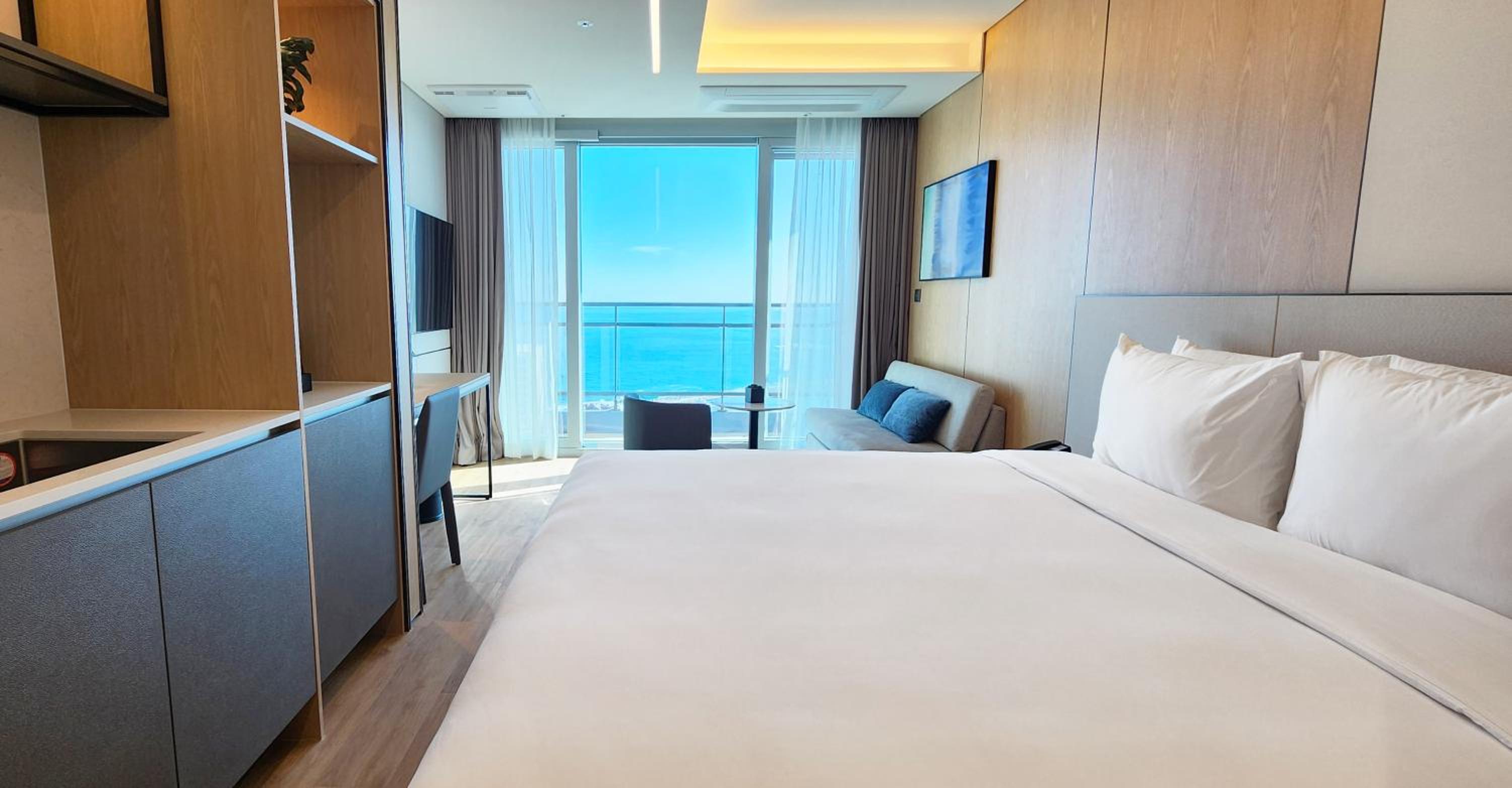 Standard King Room with Ocean View