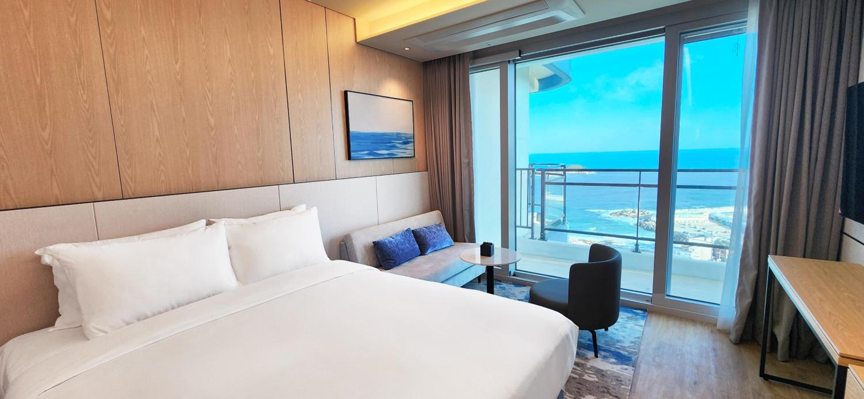 Superior Twin Room with Ocean View photo 1