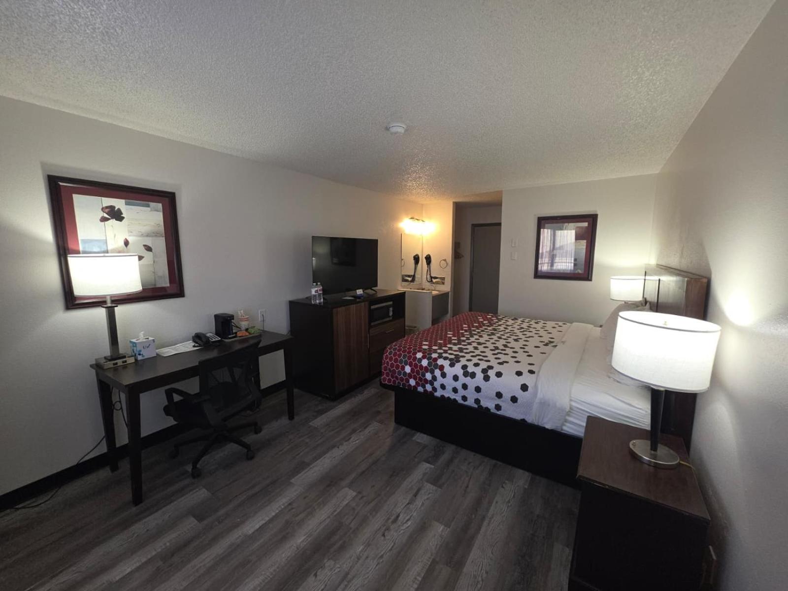 Deluxe Queen Room