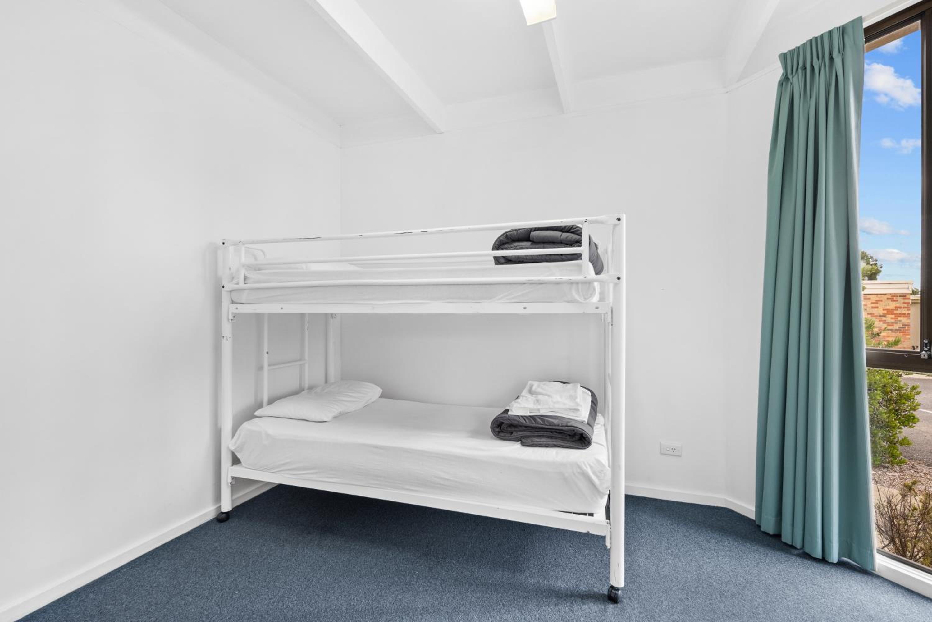 6-Bed Mixed Dormitory Room photo 1