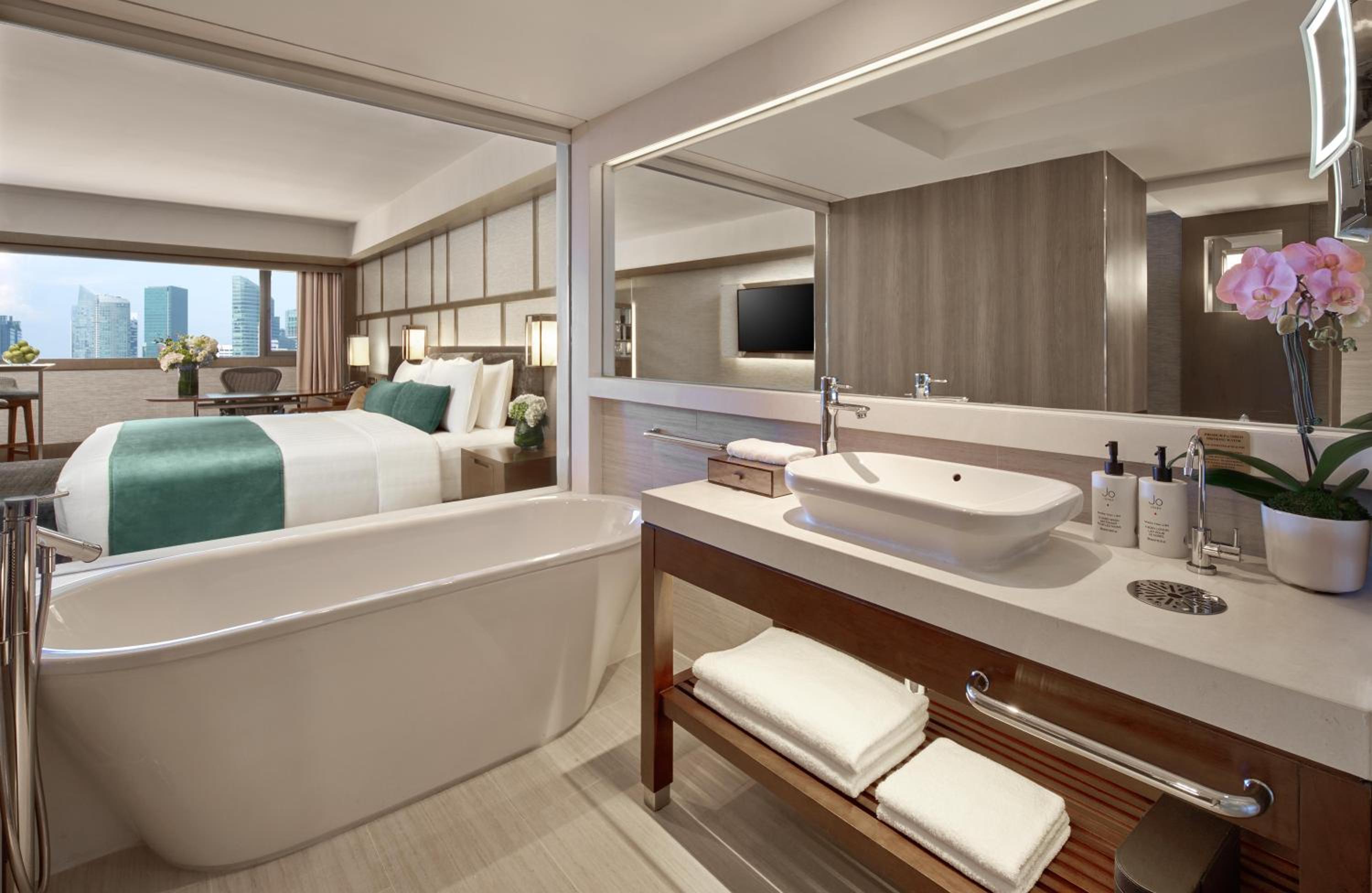 Pacific Club 02 Bedrooms, Connecting Rooms, Marina Bay View, Lounge Access, High Floor