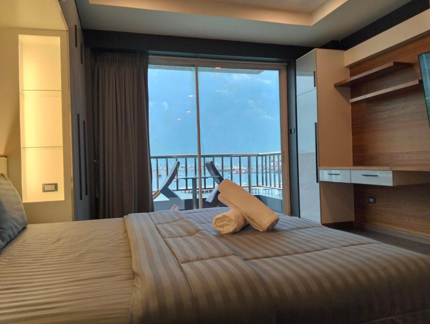 Deluxe Double Room with Balcony and Sea View photo 2