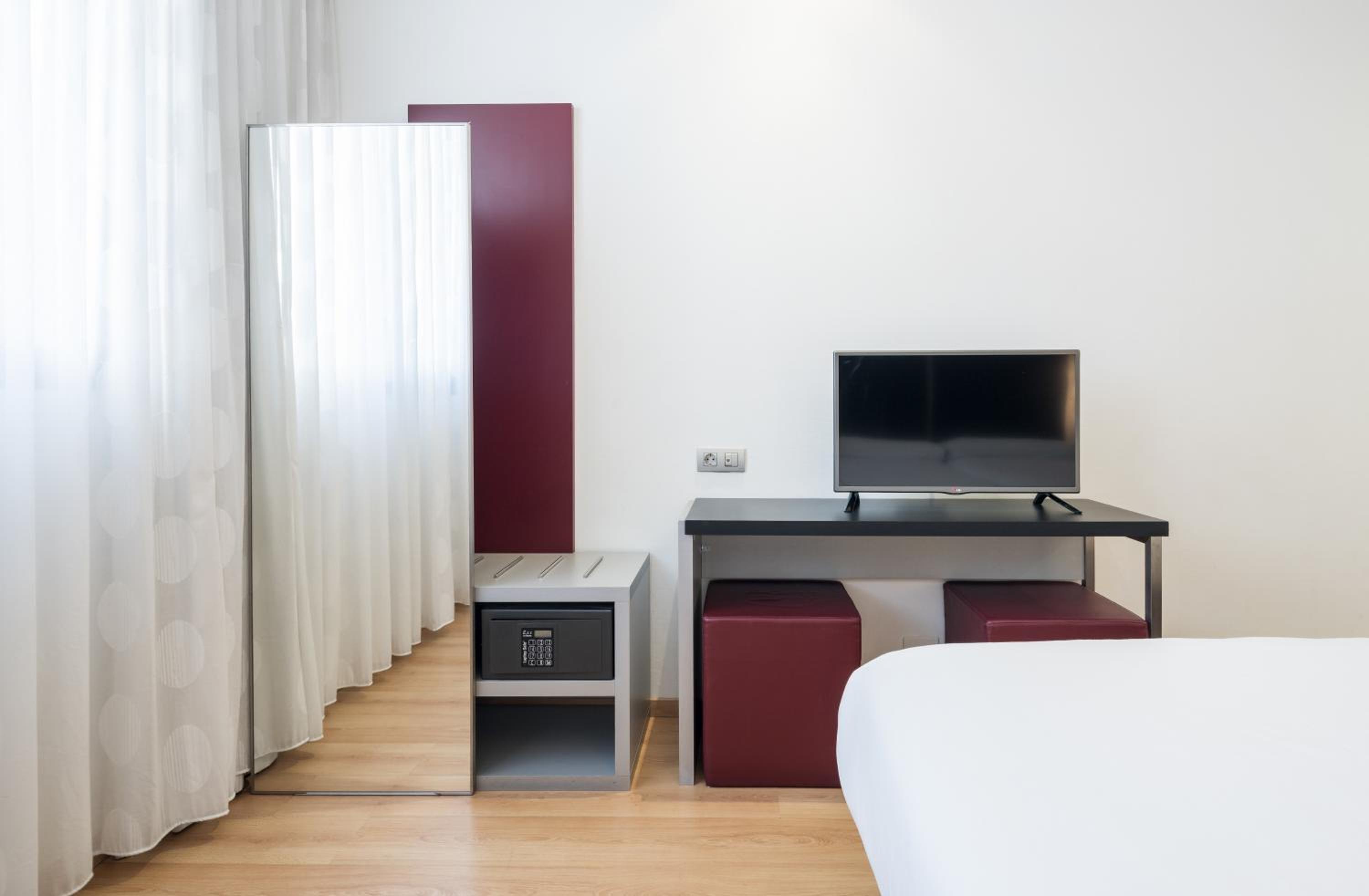 Double or Twin Room - Photo 9
