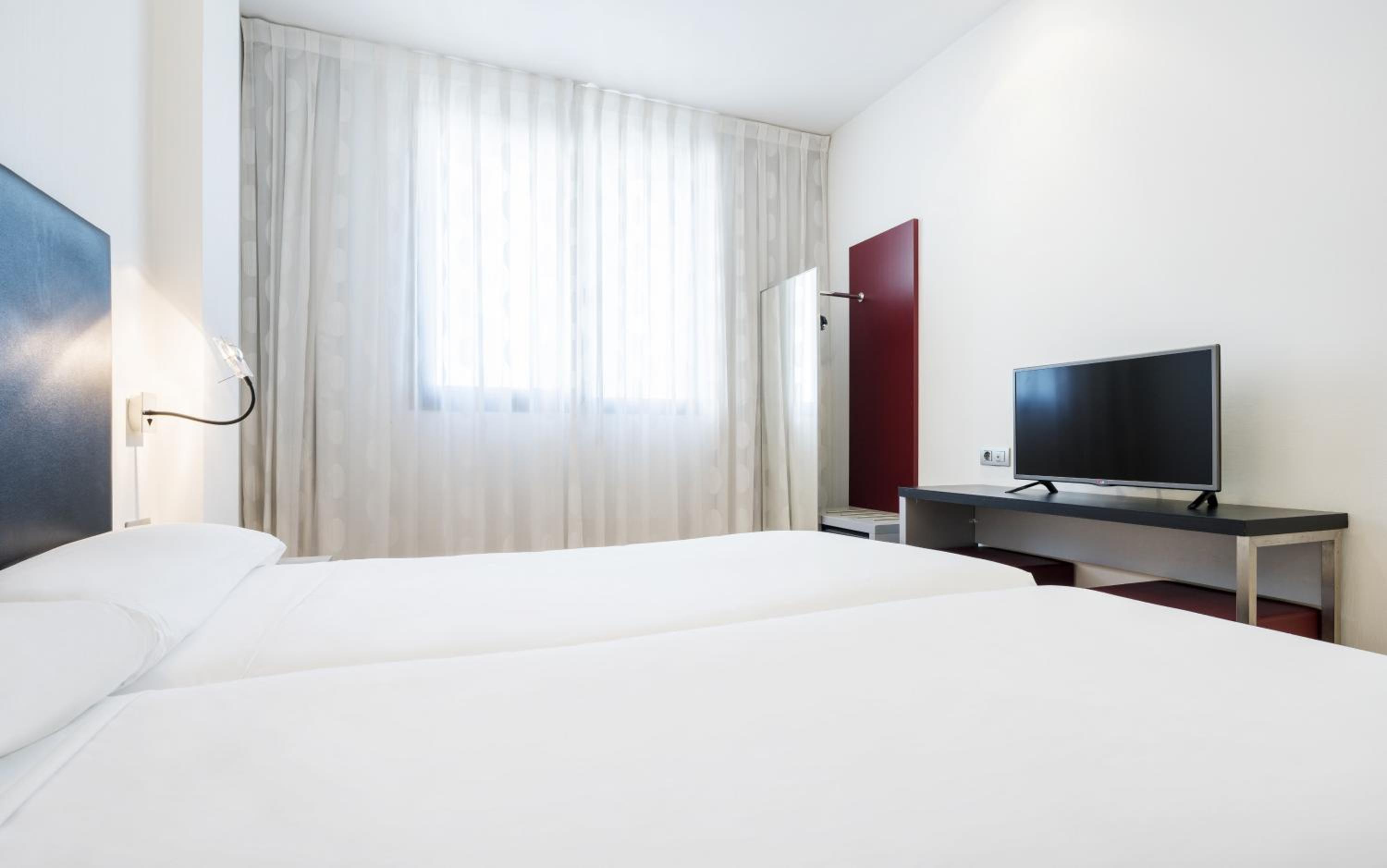 Double or Twin Room - Photo 8