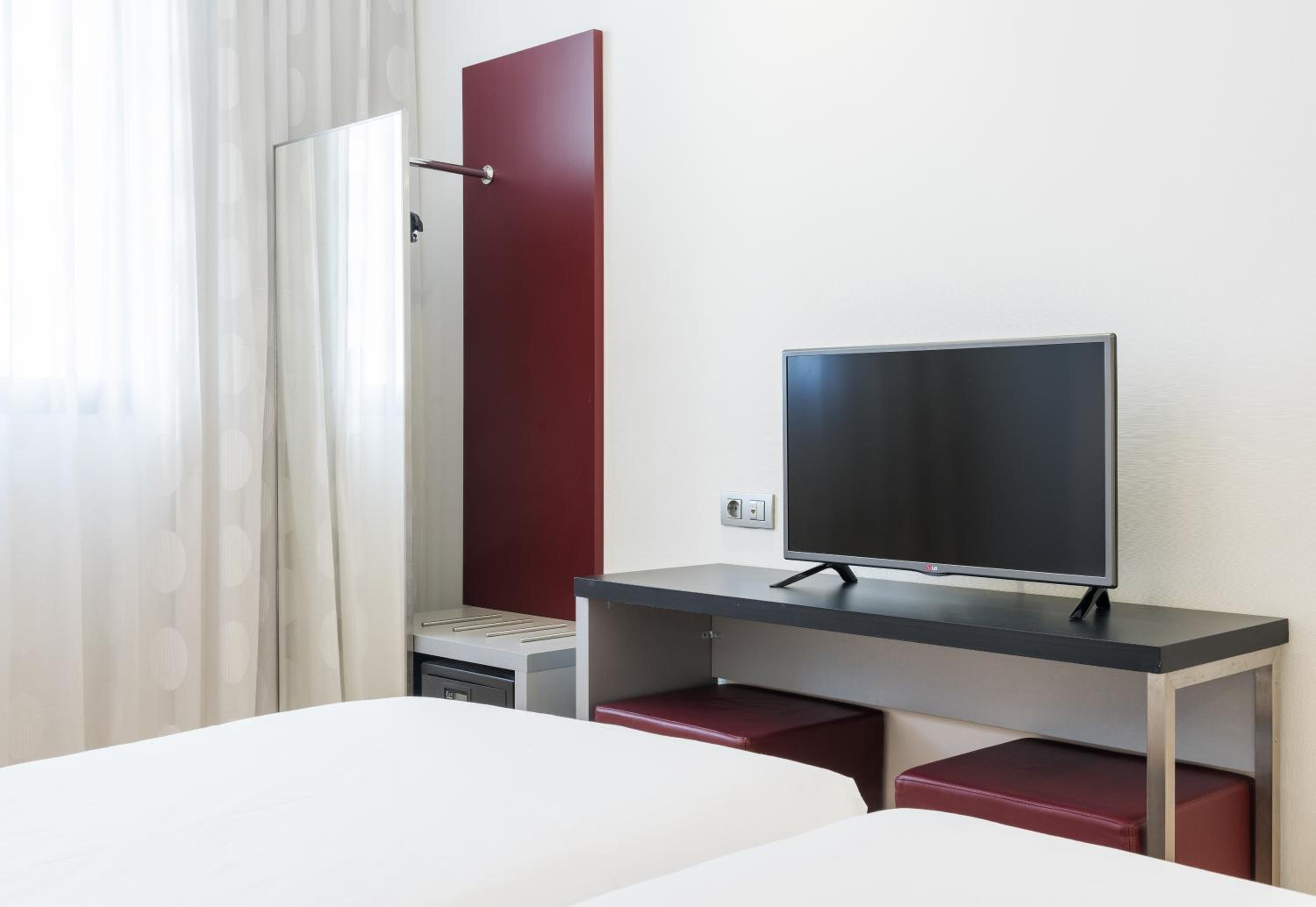 Double or Twin Room - Photo 6