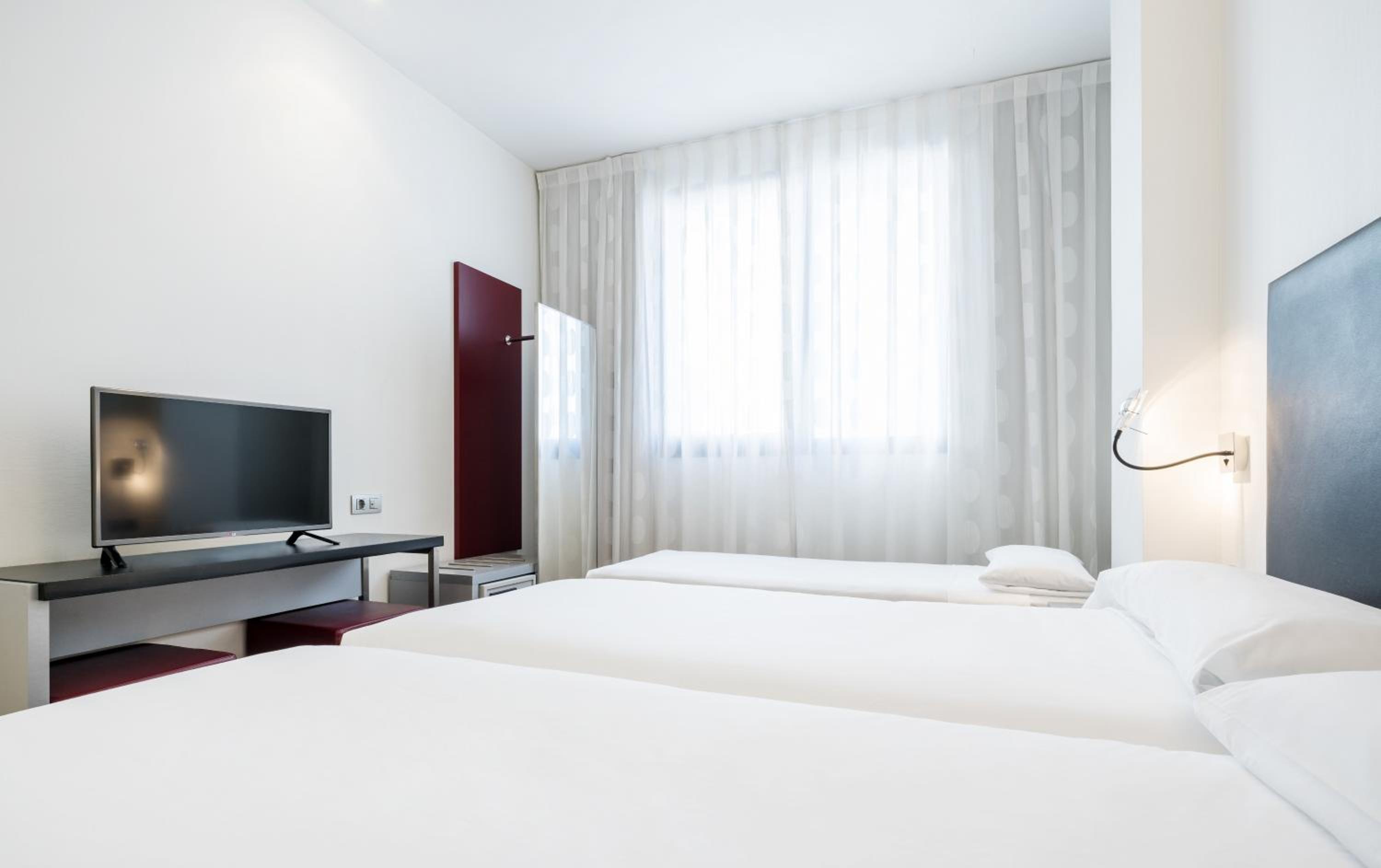 Triple Room (2 Adults + 1 Child) - Photo 1