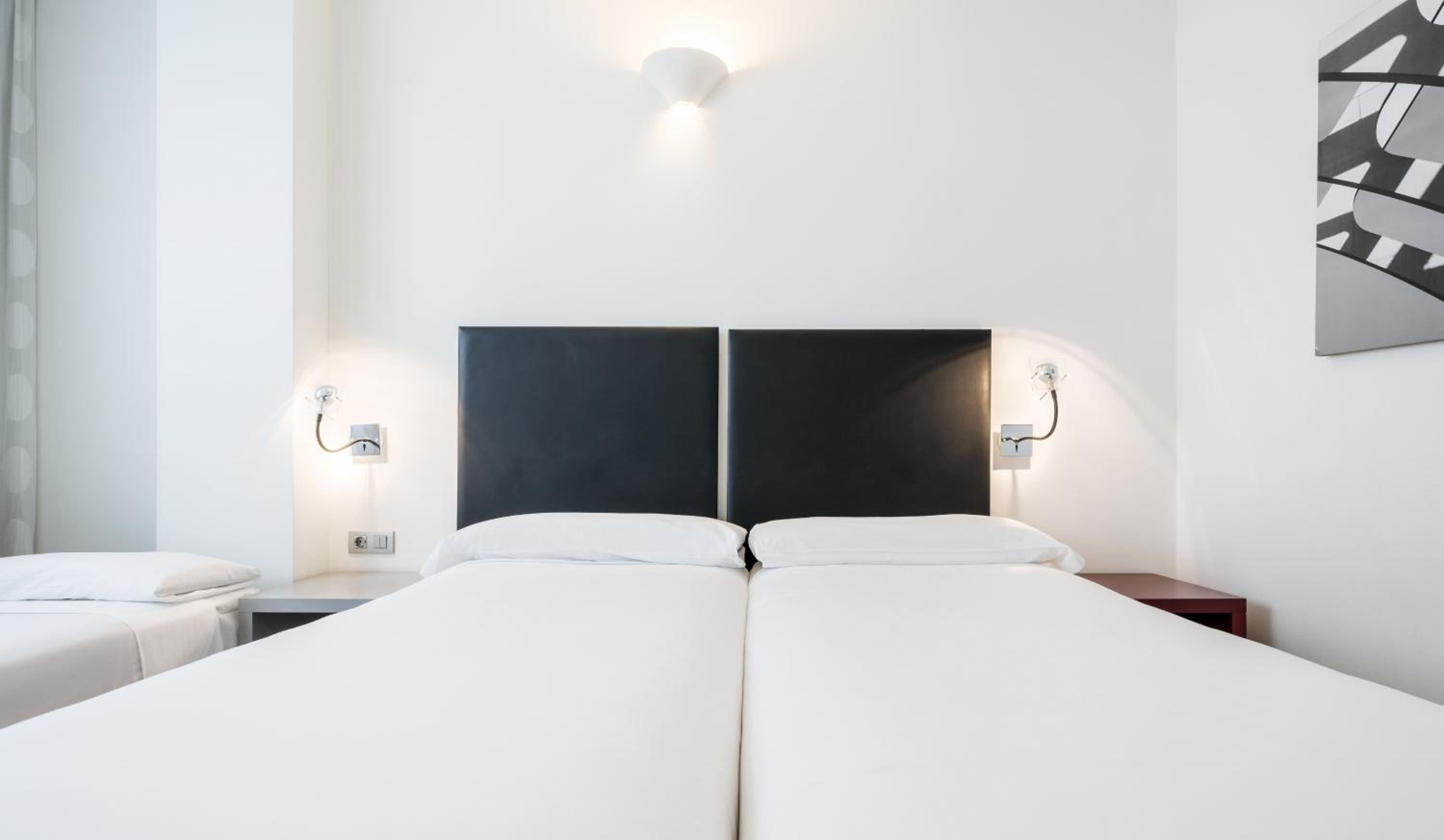Triple Room (2 Adults + 1 Child) - Photo 3