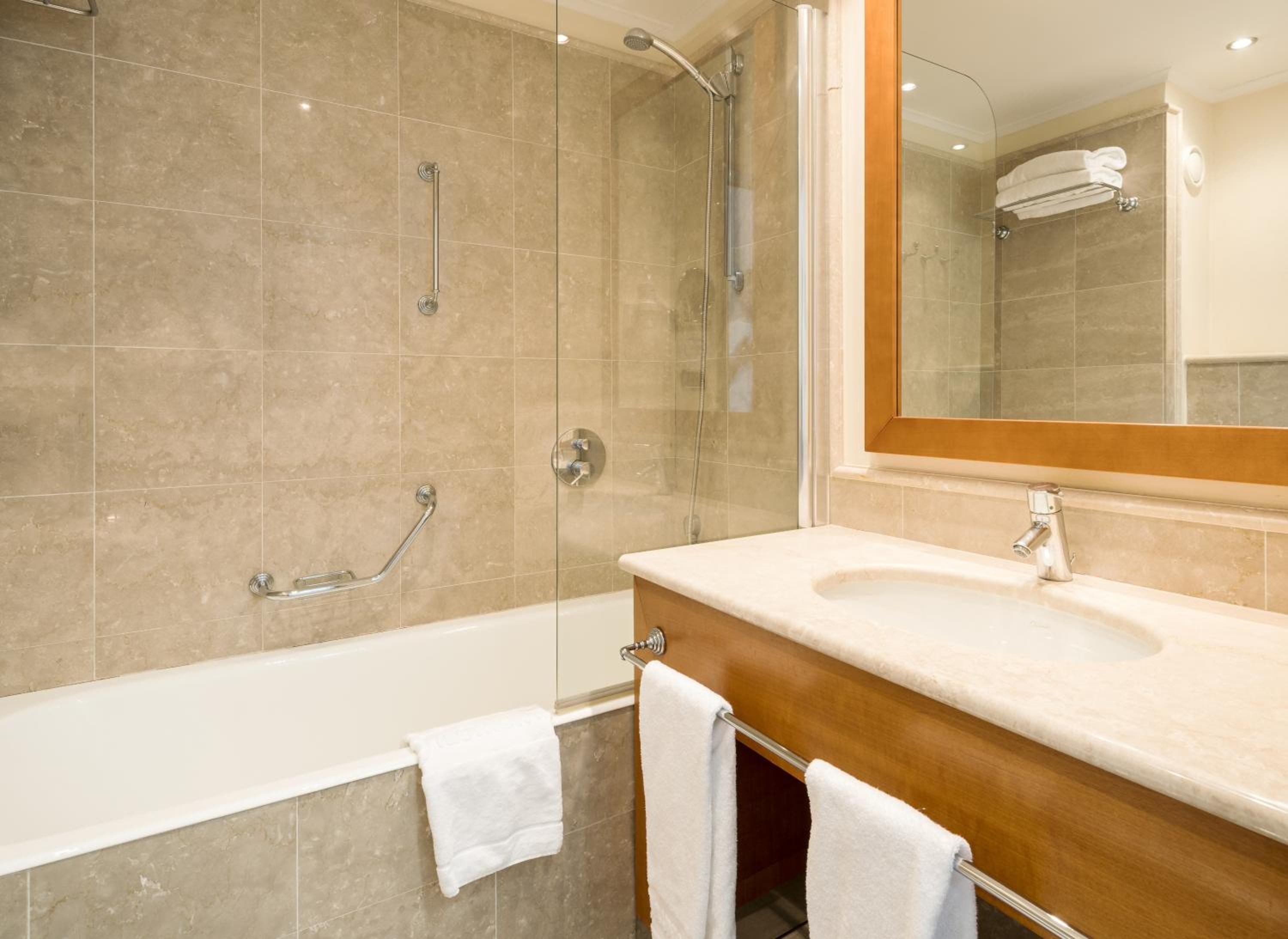 Double or Twin Room - Photo 4