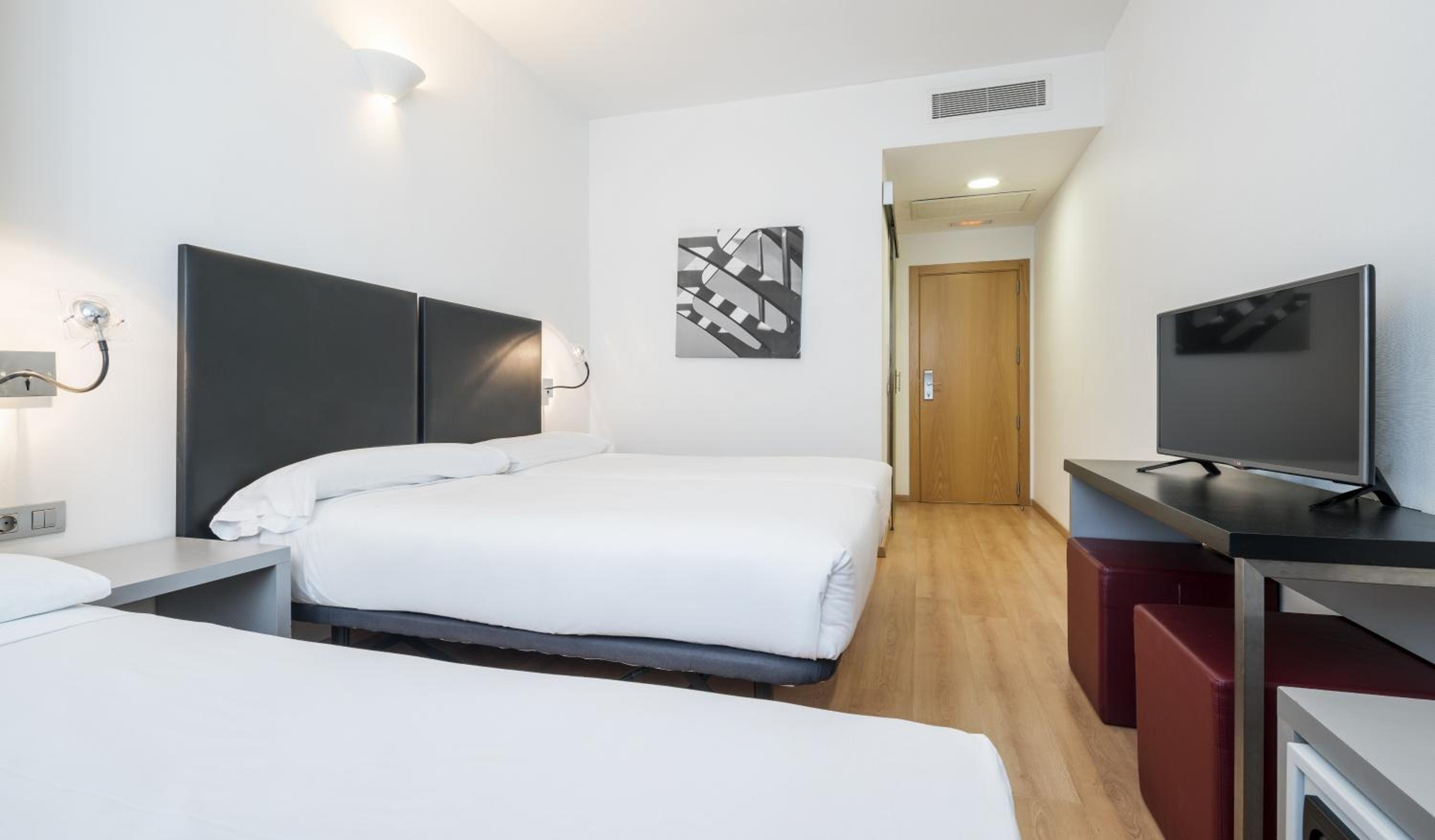 Triple Room (2 Adults + 1 Child) - Photo 4