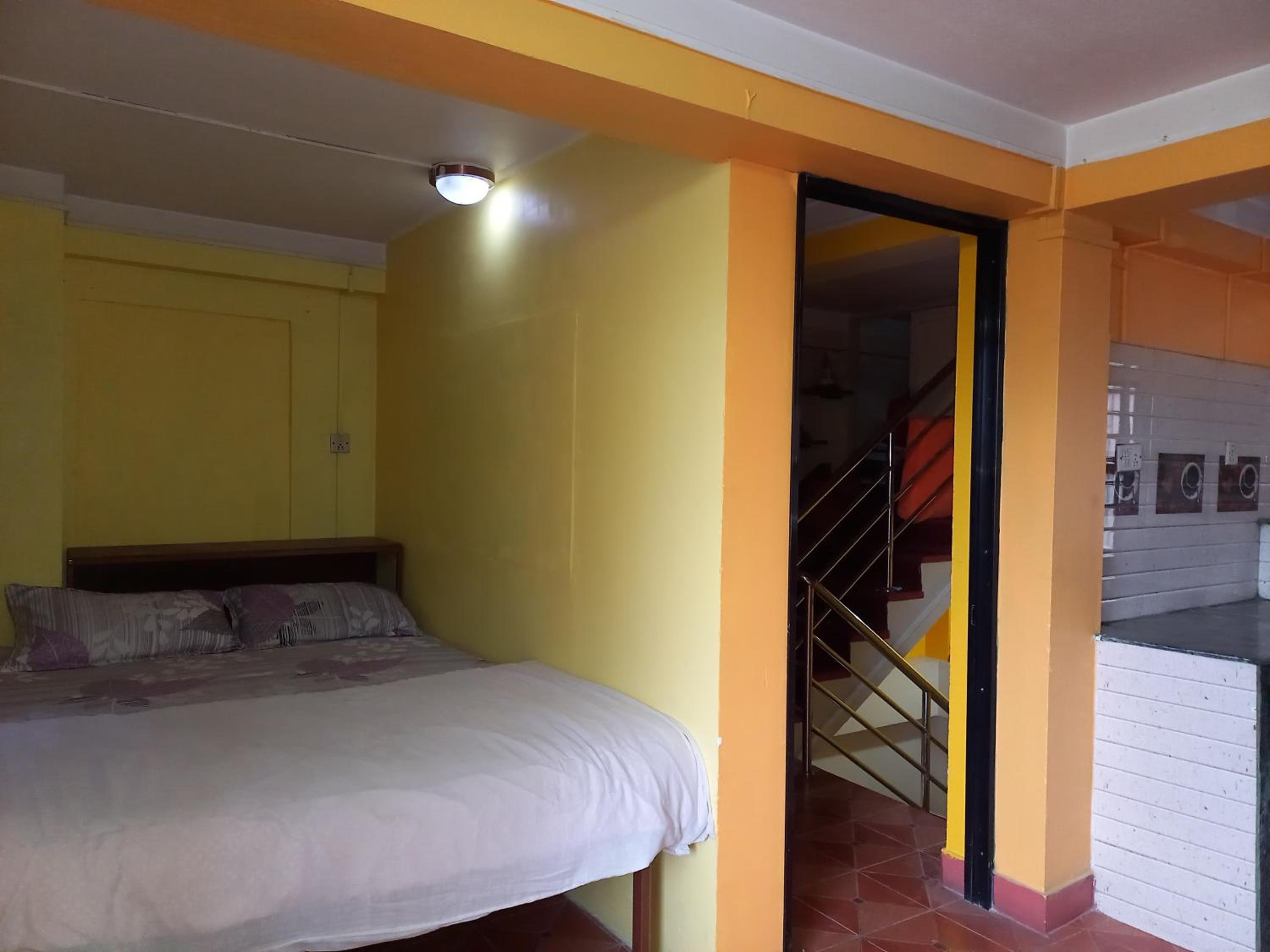 Studio Apartment with Balcony photo 3