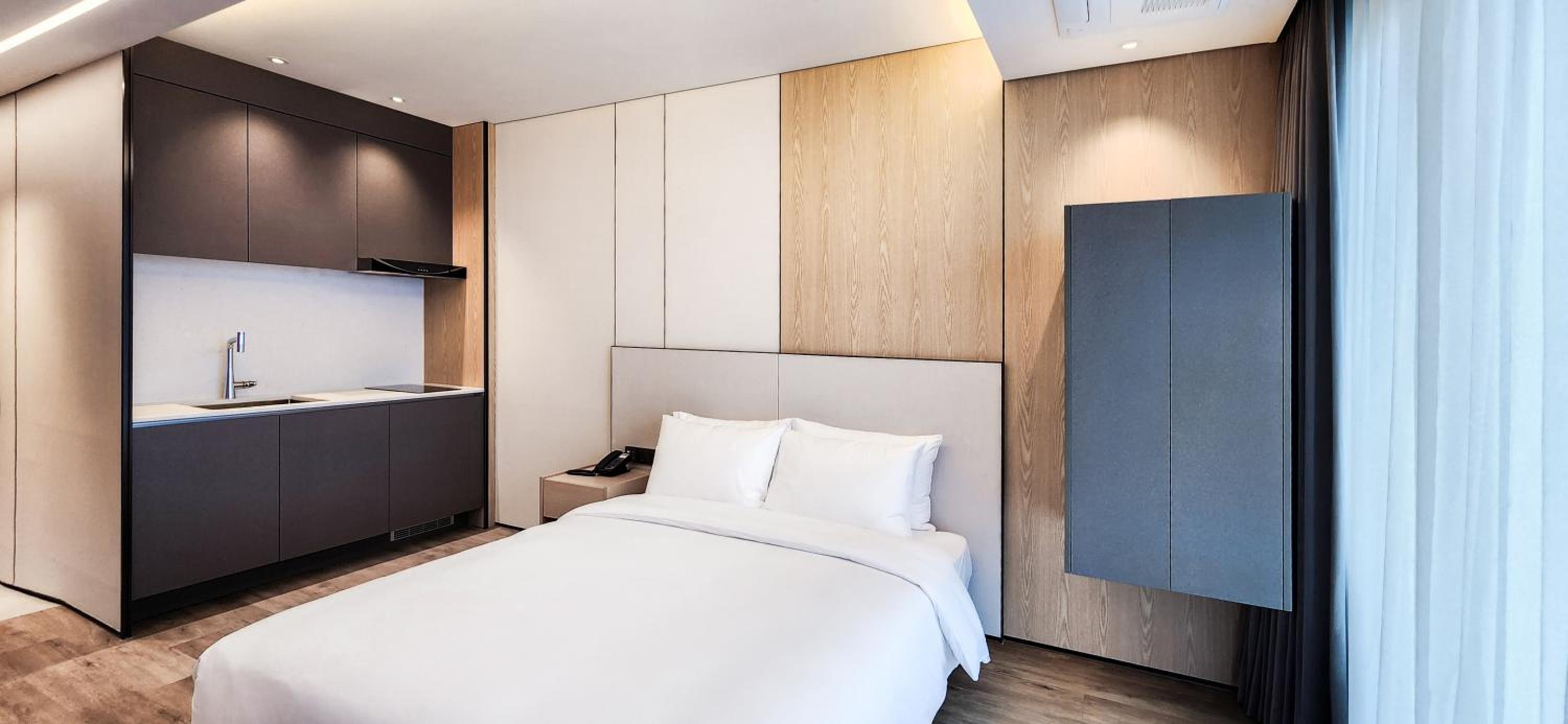 Accessible King Room with Ocean View photo 2