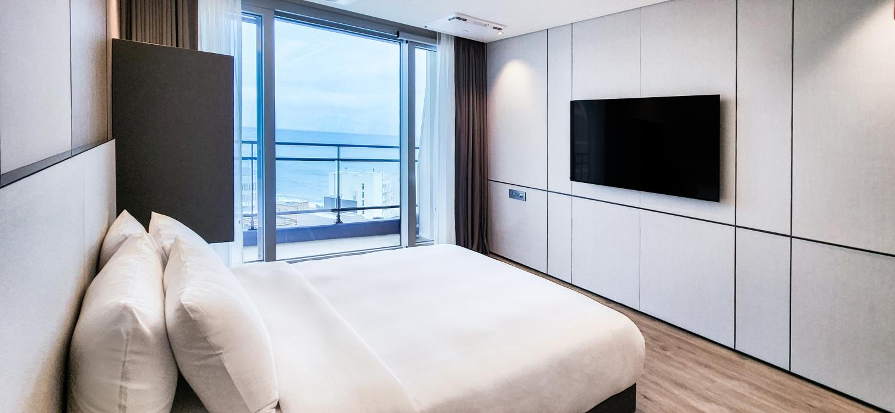 Accessible King Room with Ocean View