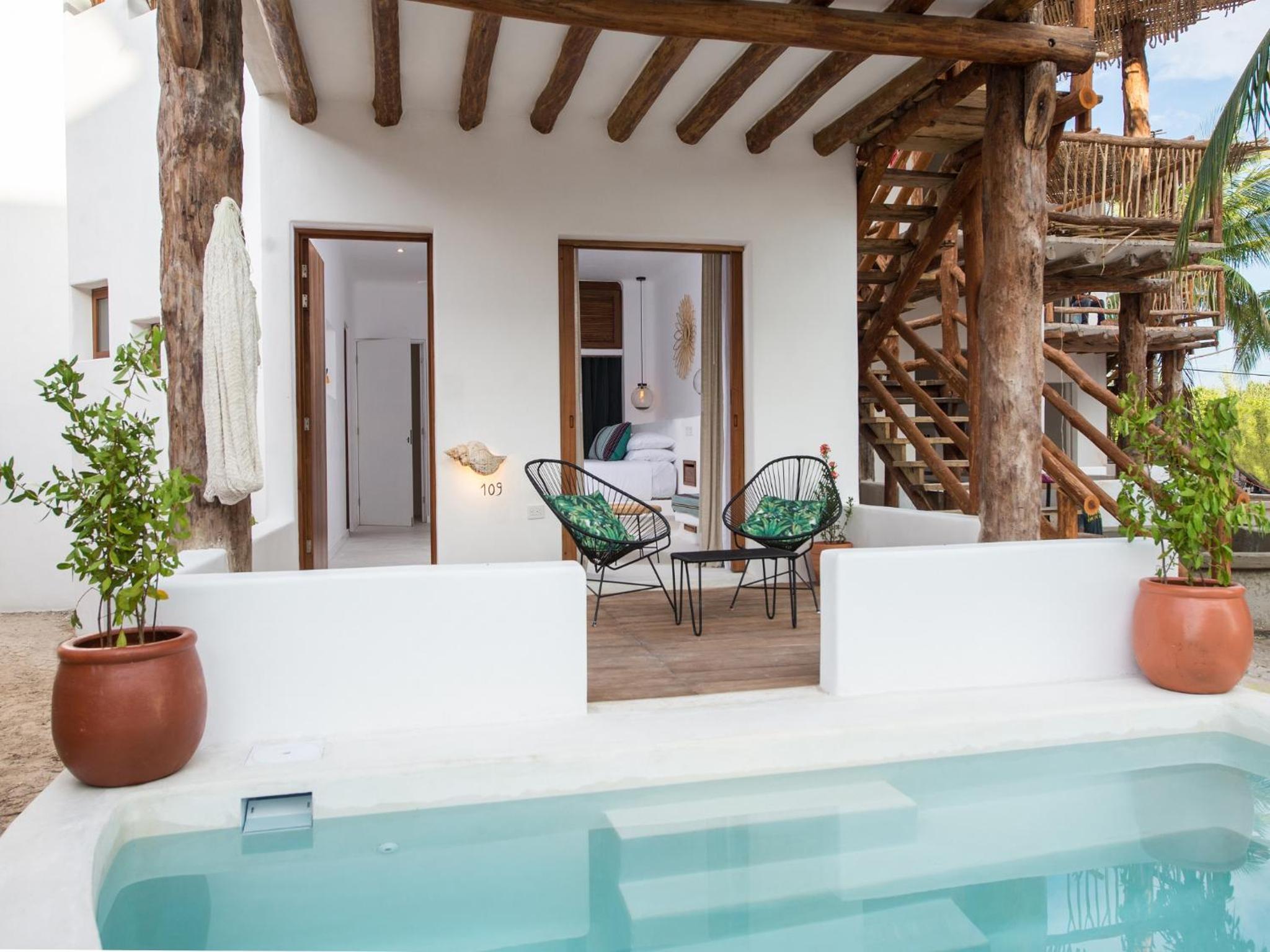 Junior Suite with Private Pool (4 people) photo 3