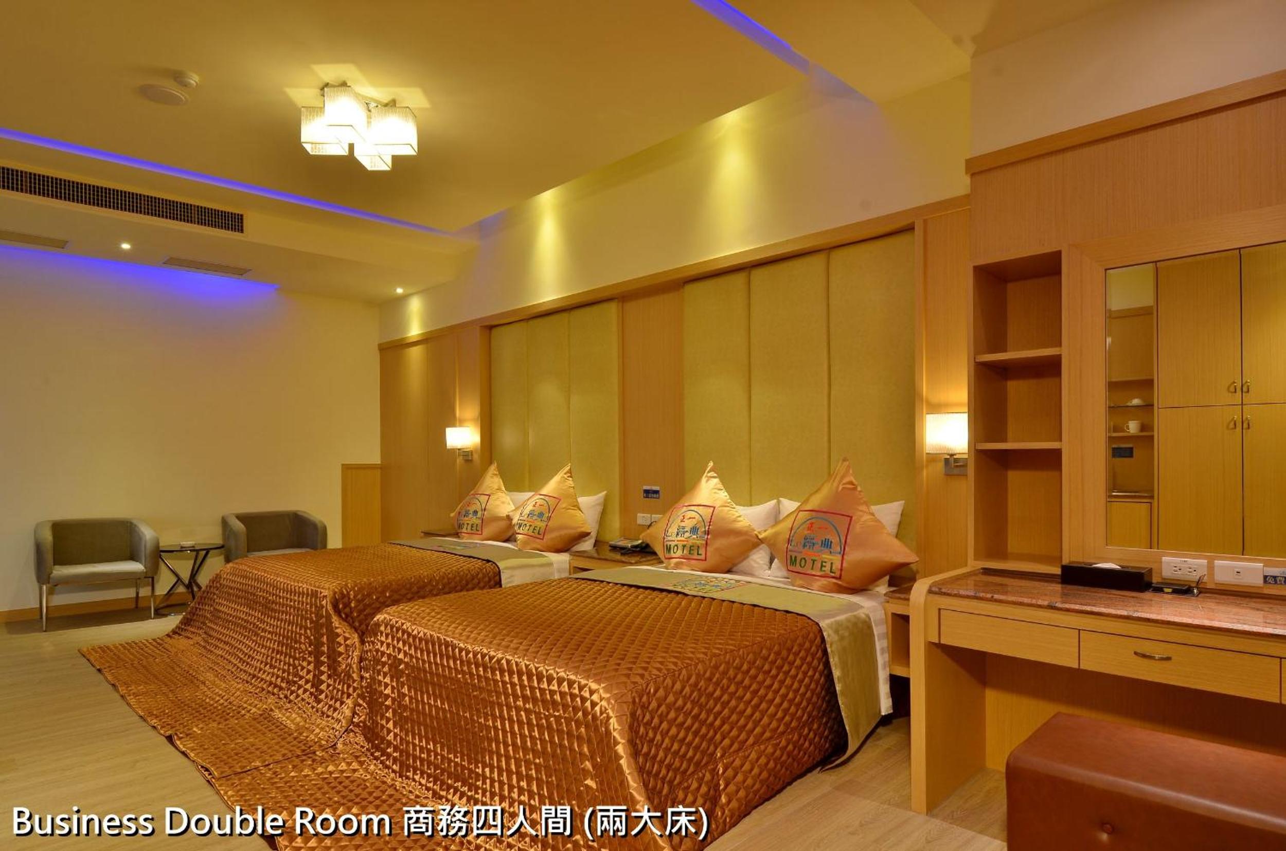 Business Quadruple Room photo 2