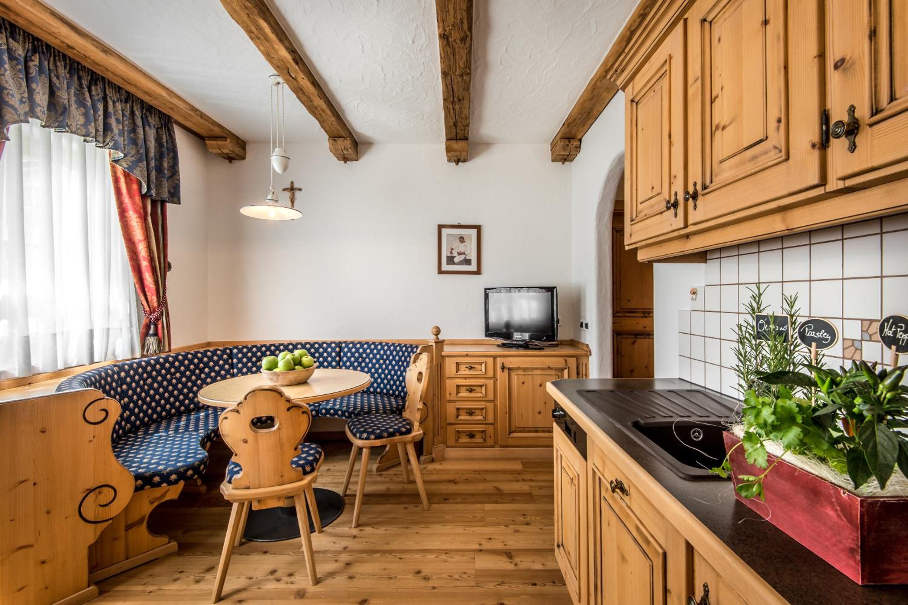 One-Bedroom Apartment with Mountain View photo 3