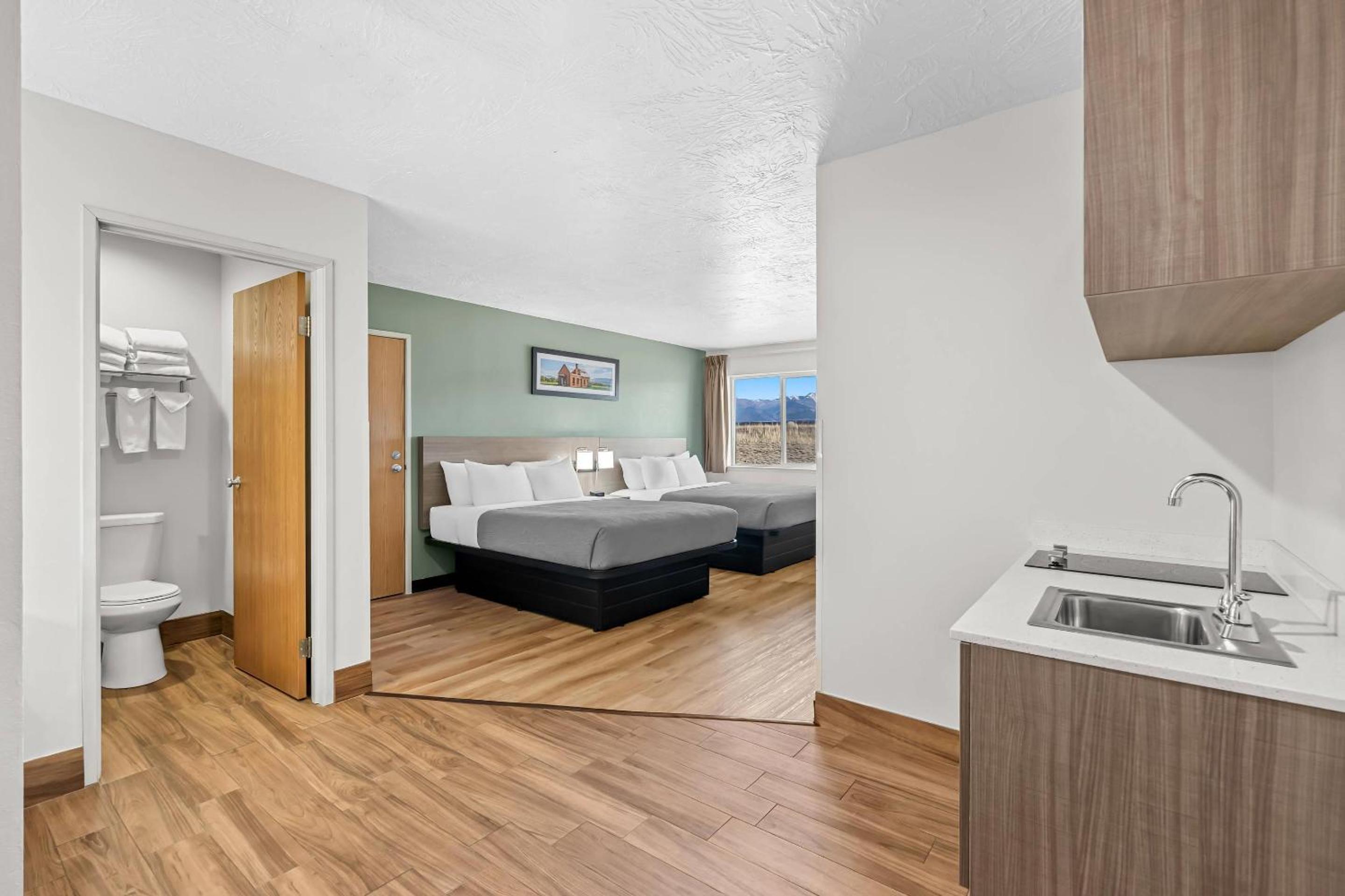 Suite with One King and Two Queen Beds - Non-Smoking - Photo 1