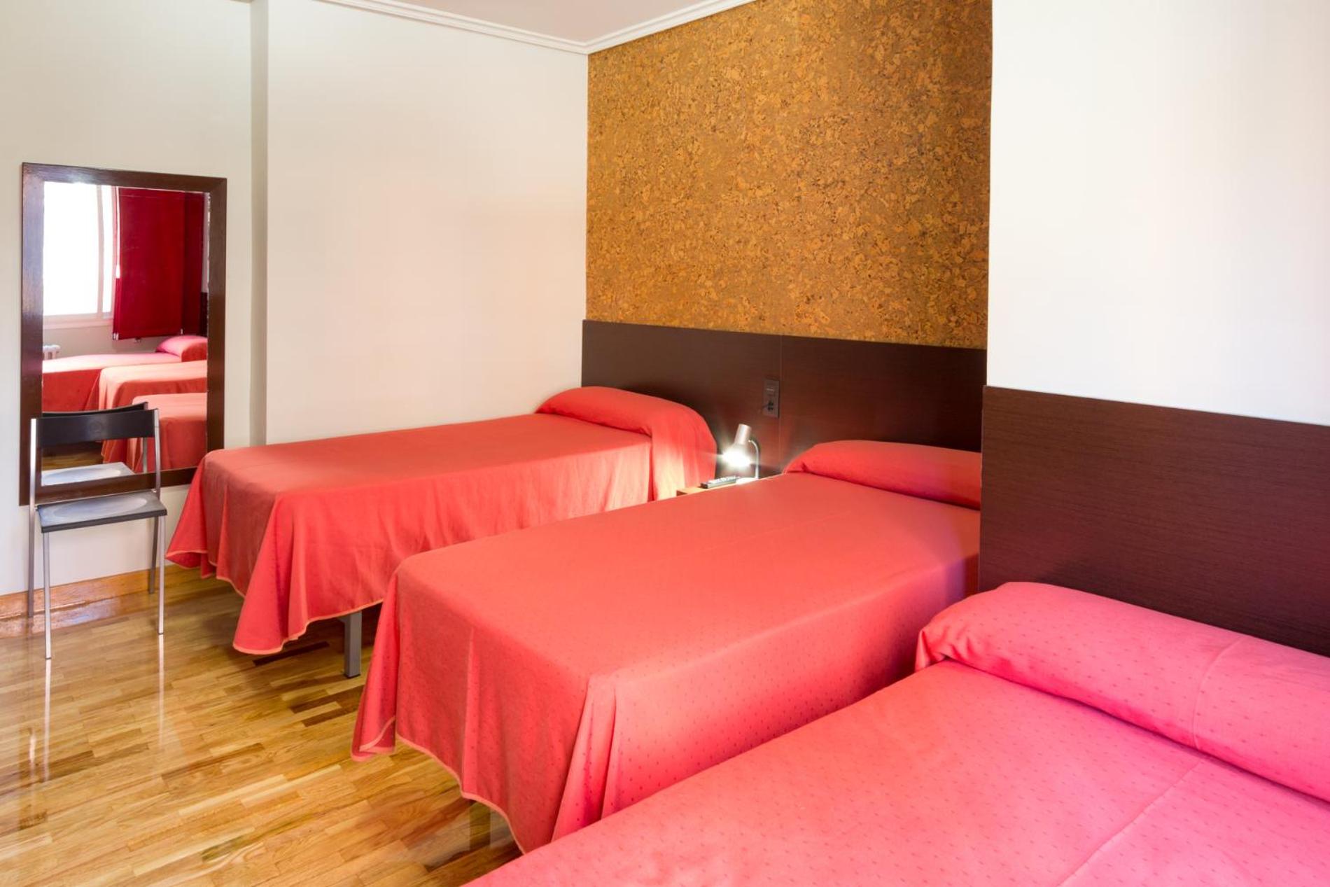 Habitación Triple con Baño Privado