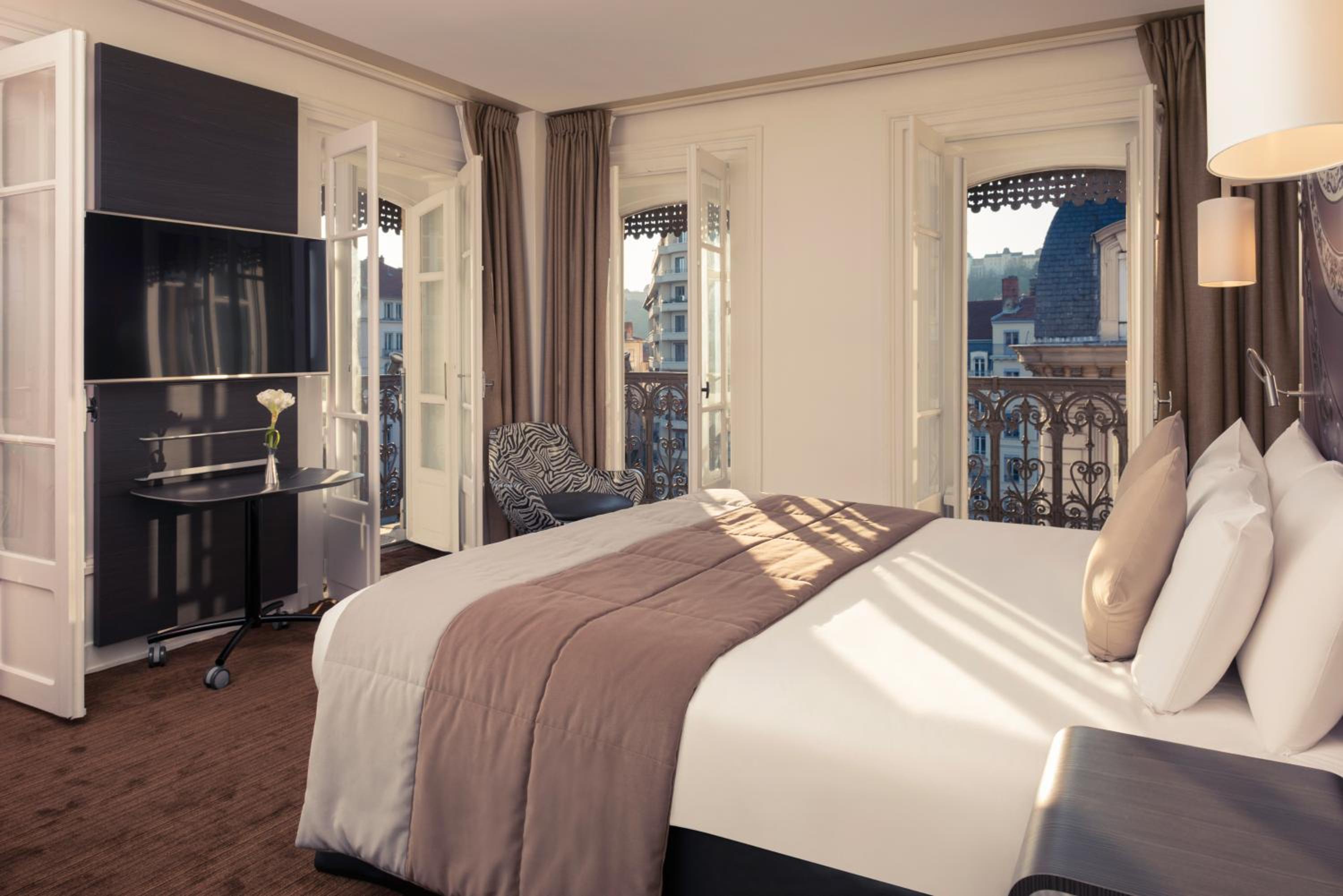 Privilege Double Room thumbnail 5