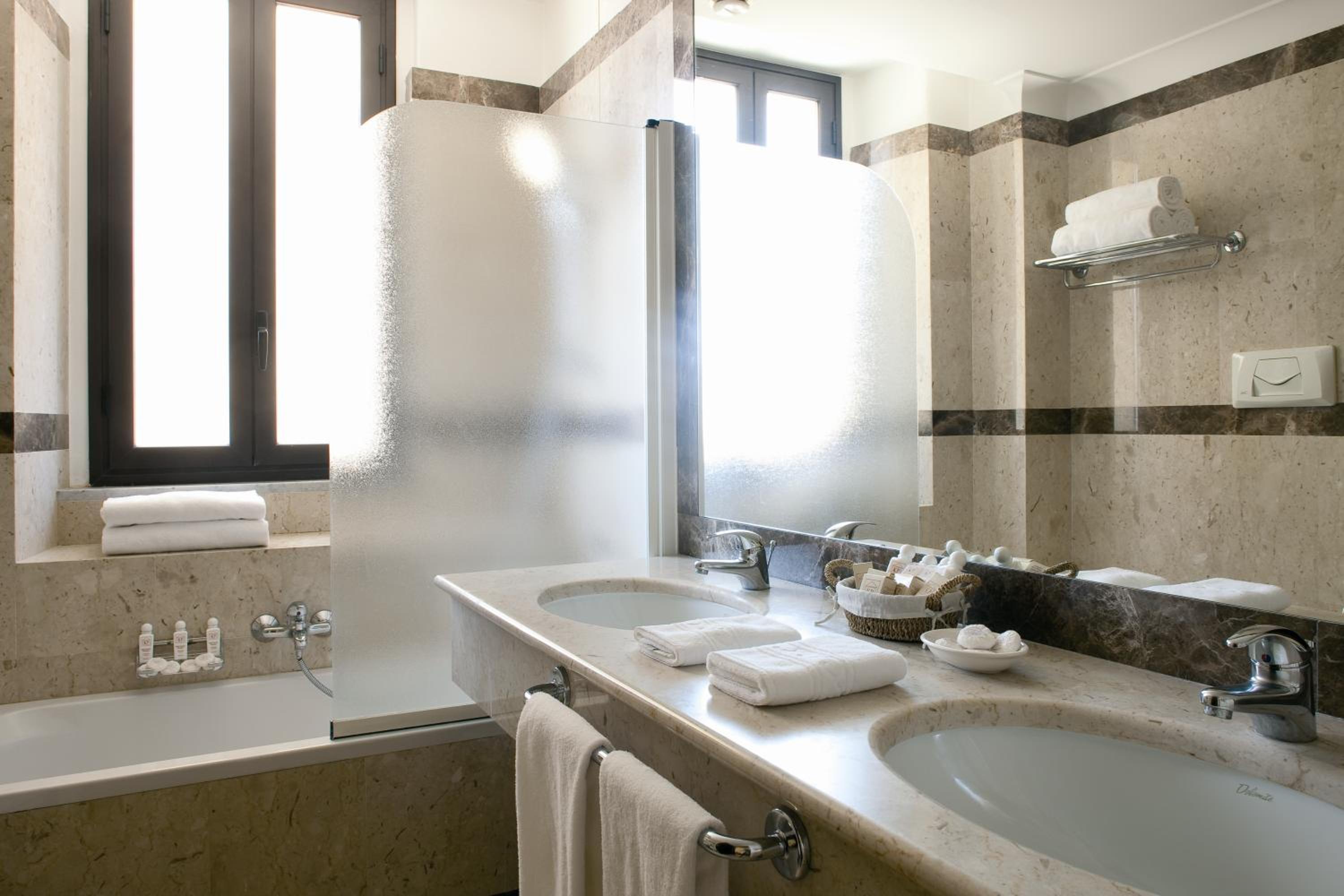 Large Single Room photo 1