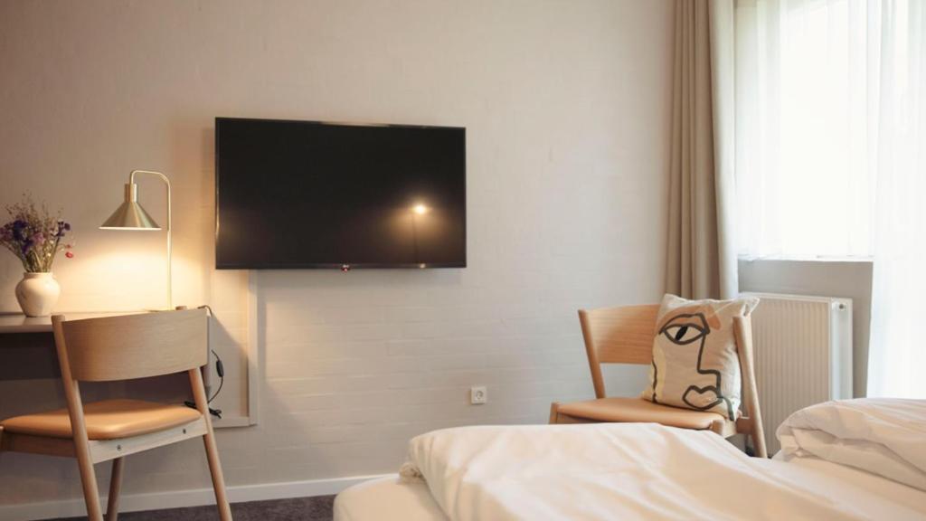 Double or Twin Room with Terrace photo 2