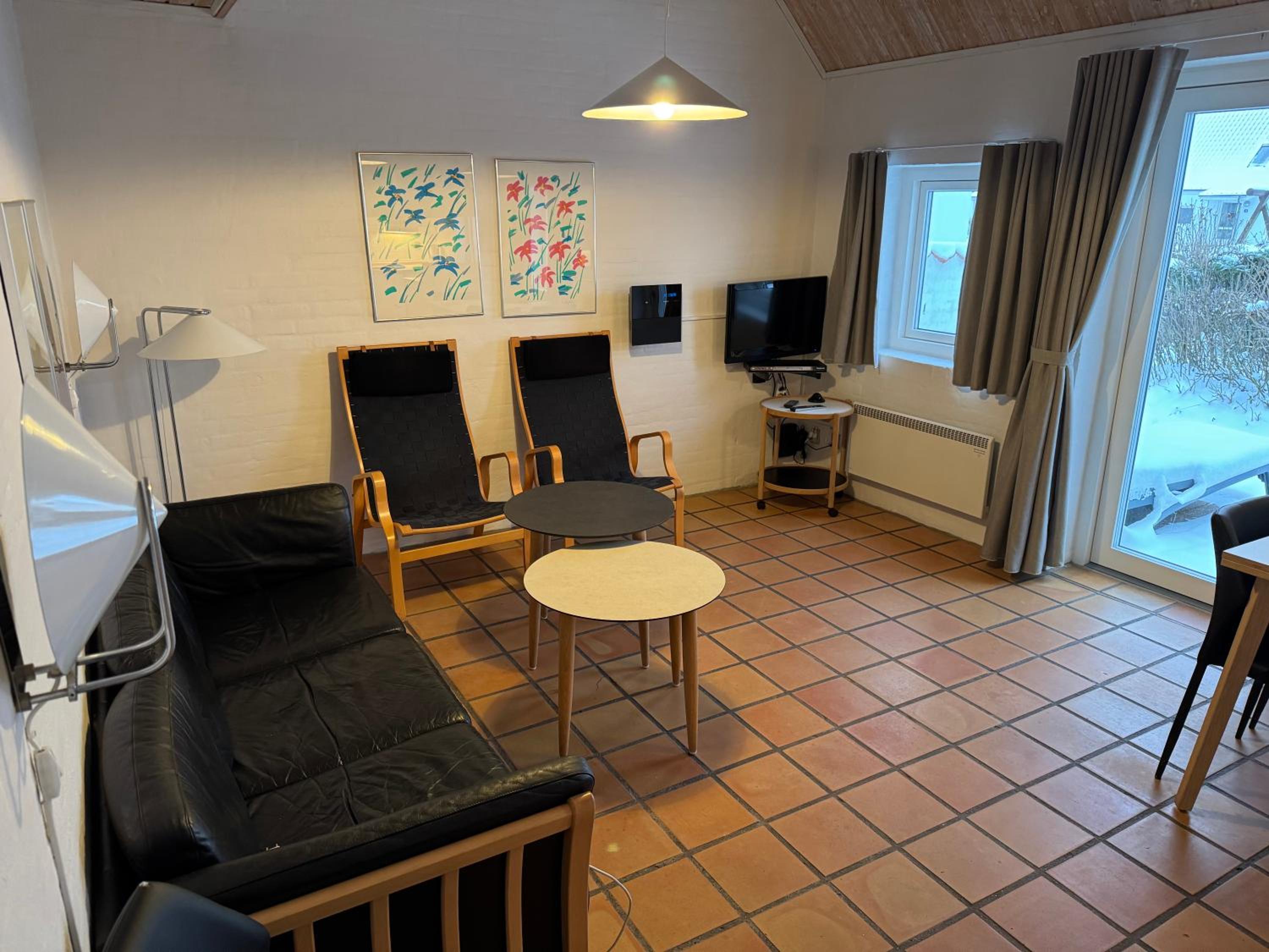 Economy Two-Bedroom Apartment with Terrace photo 2