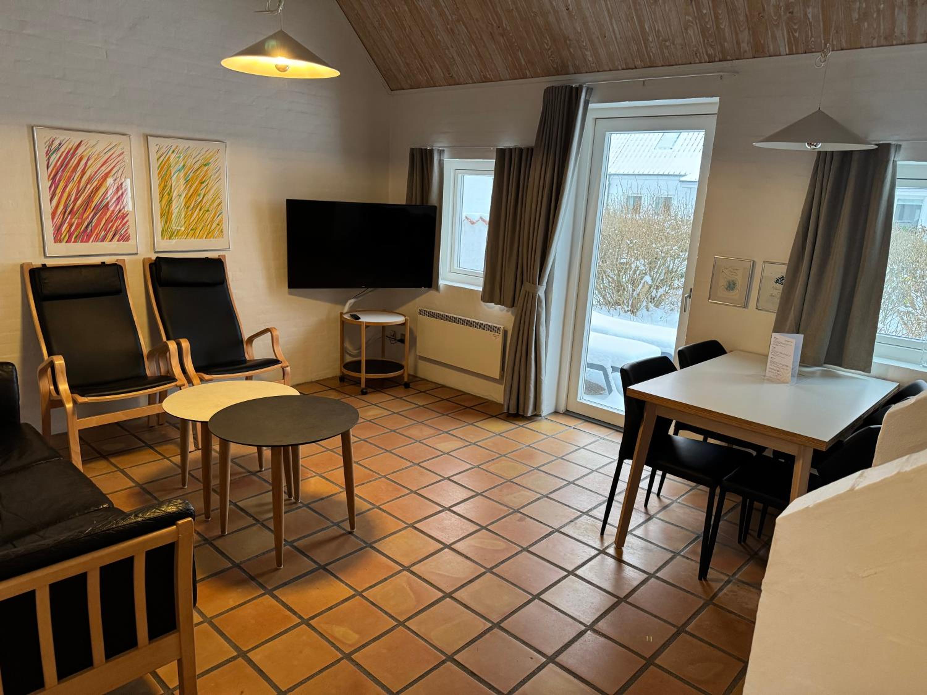 One-Bedroom Standard Apartment photo 1
