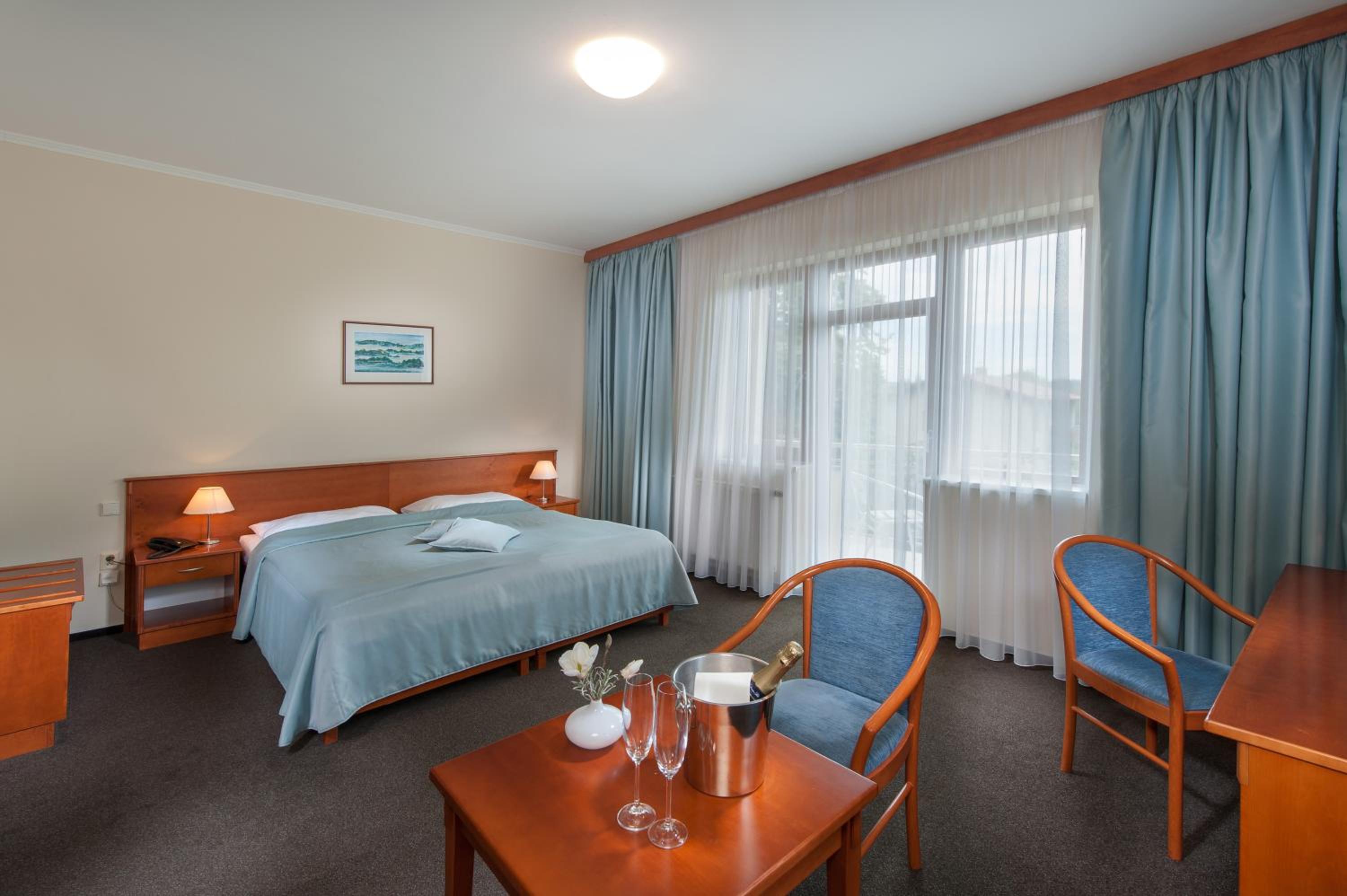Double or Twin Room - Photo 9