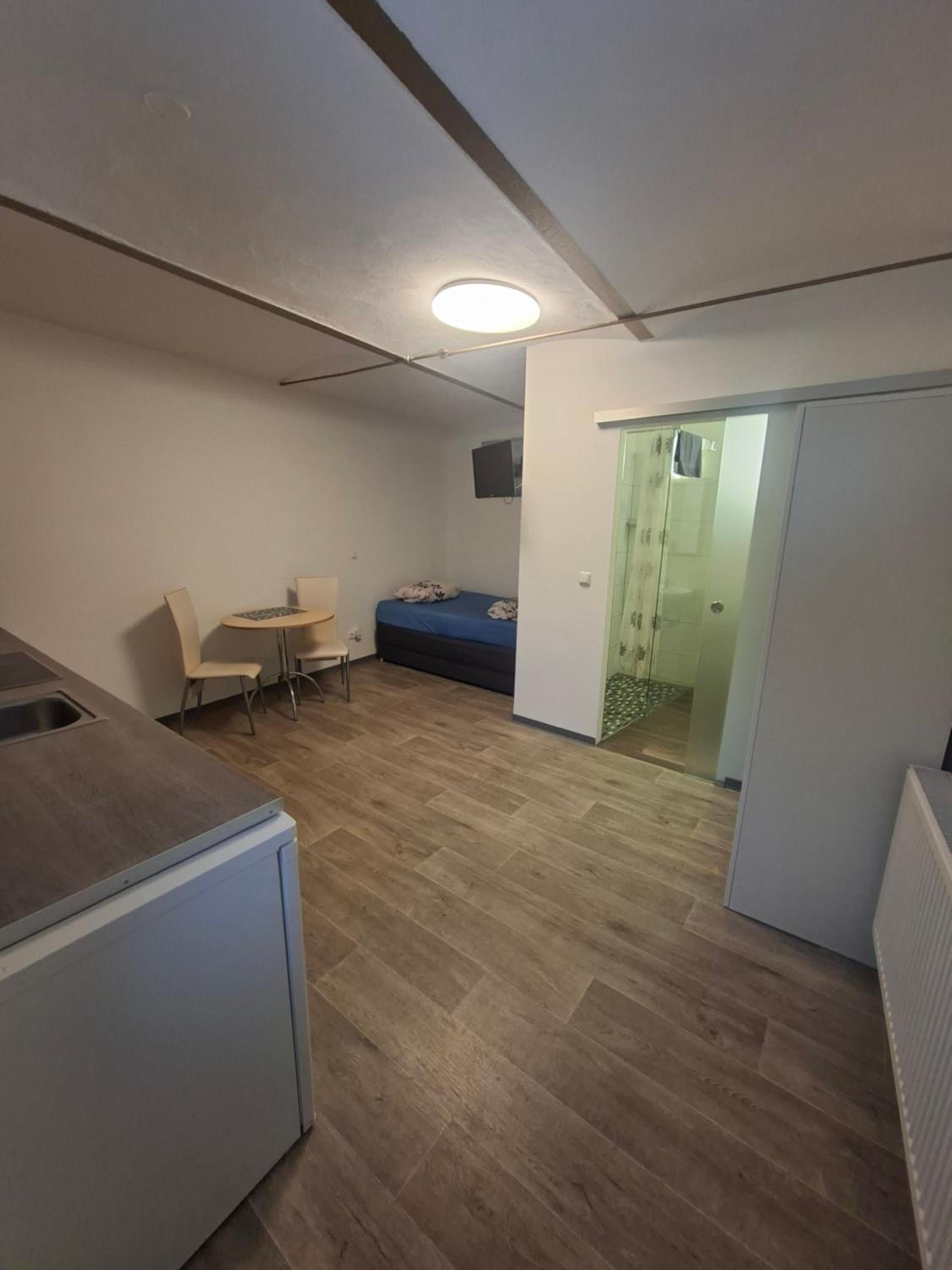 Single Room with Bathroom photo 2