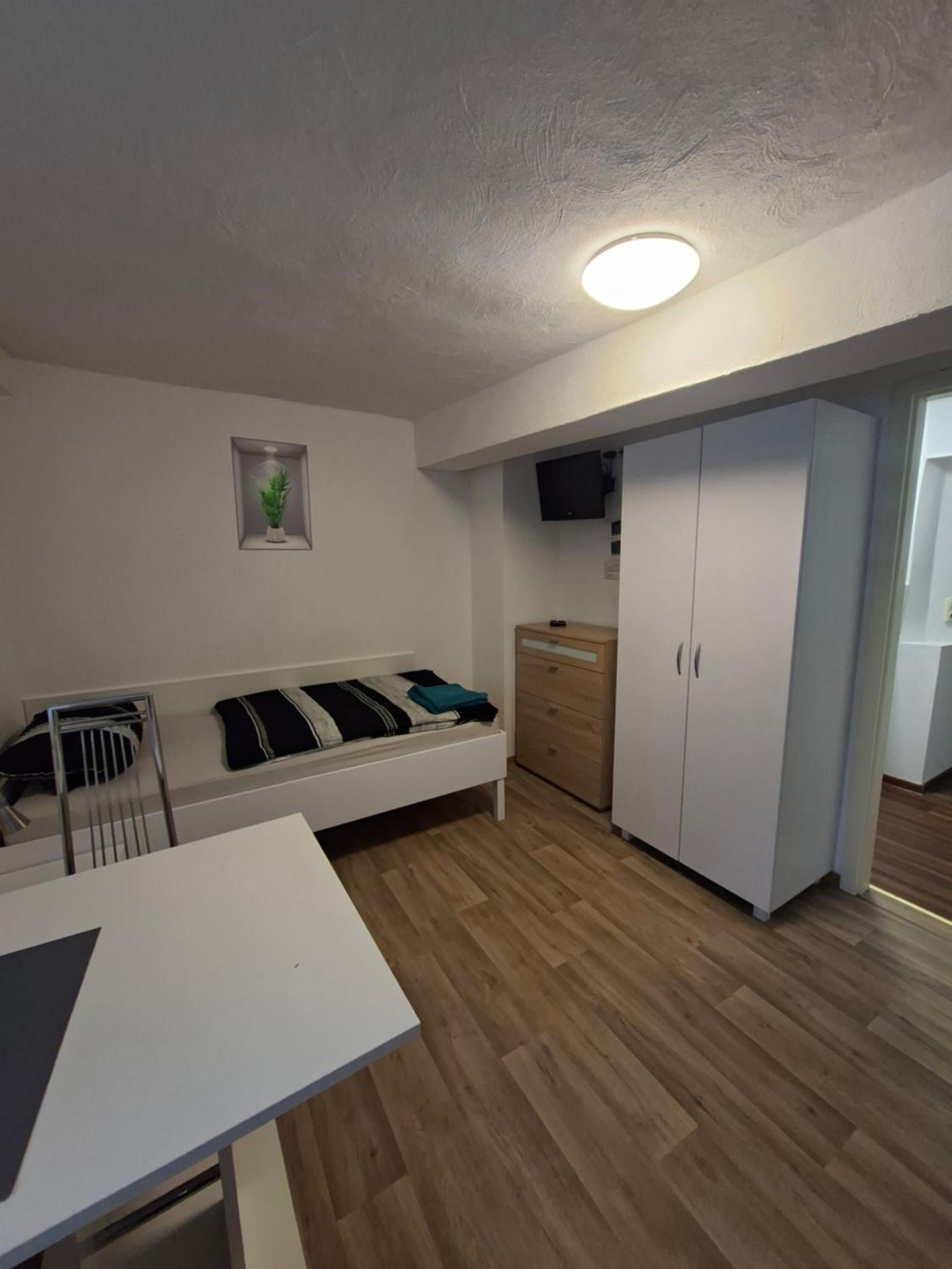 Economy Twin Room photo 2