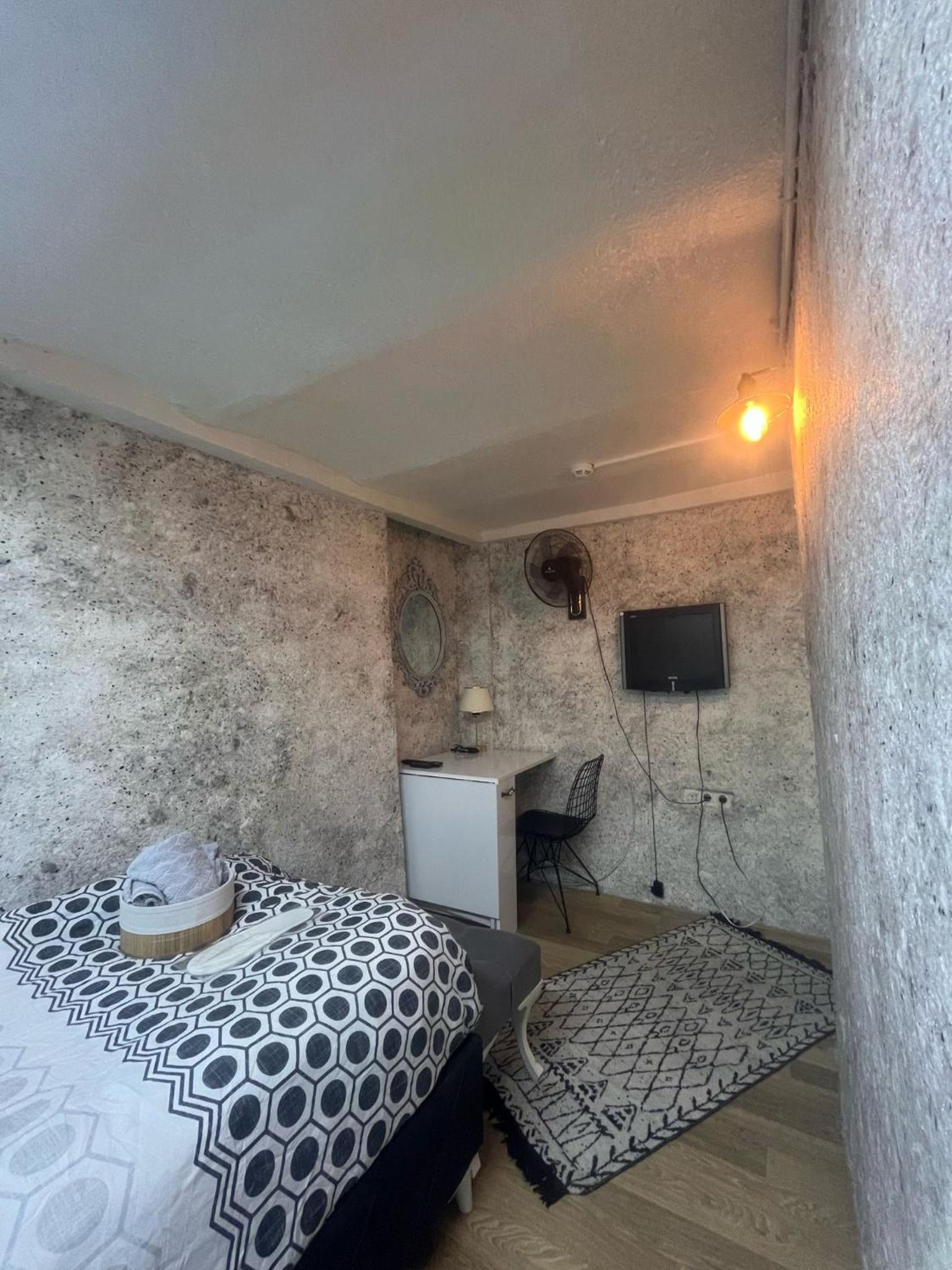 Small Single Room photo 3