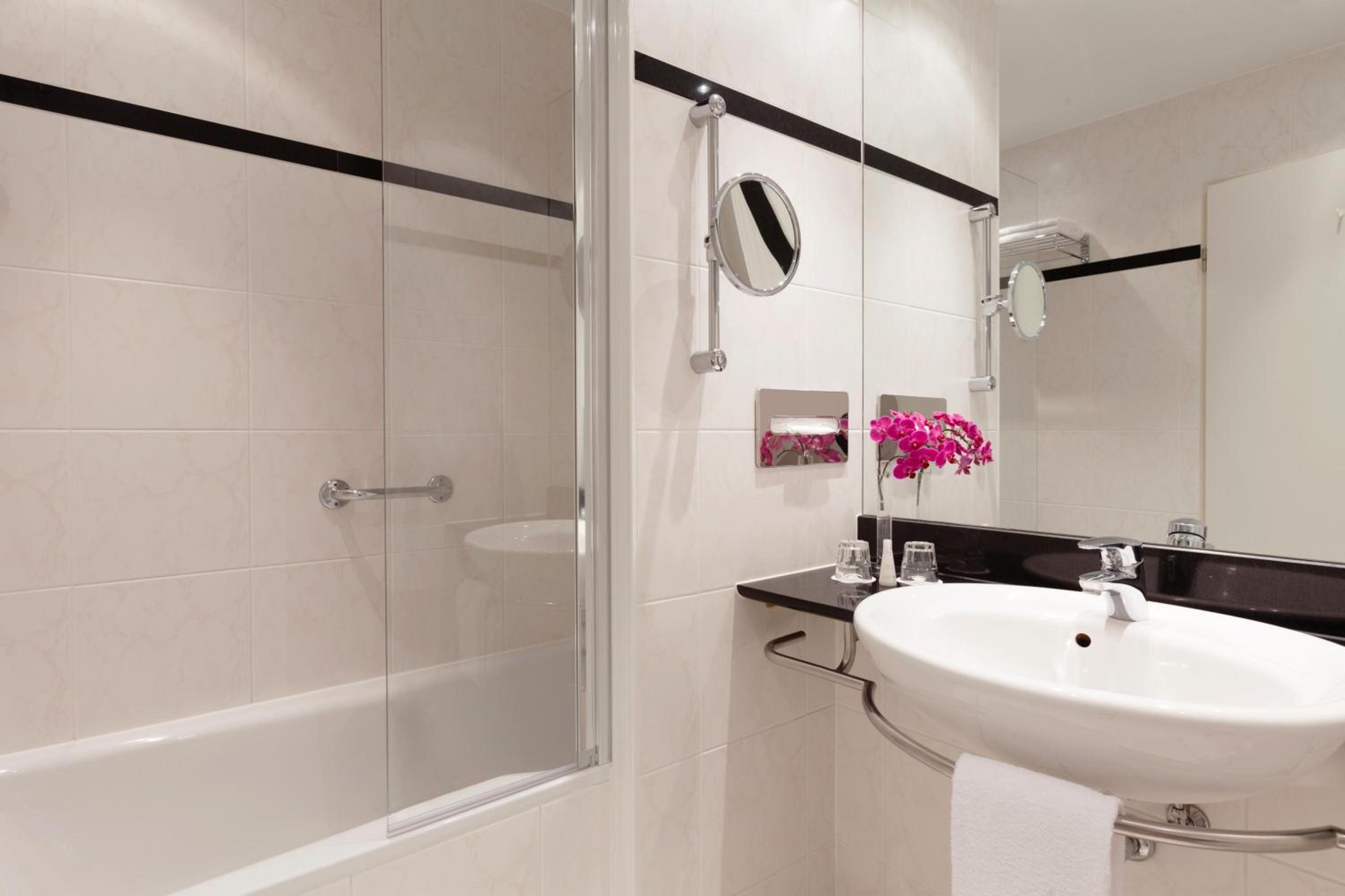 Deluxe Double or Twin Room - Photo 2