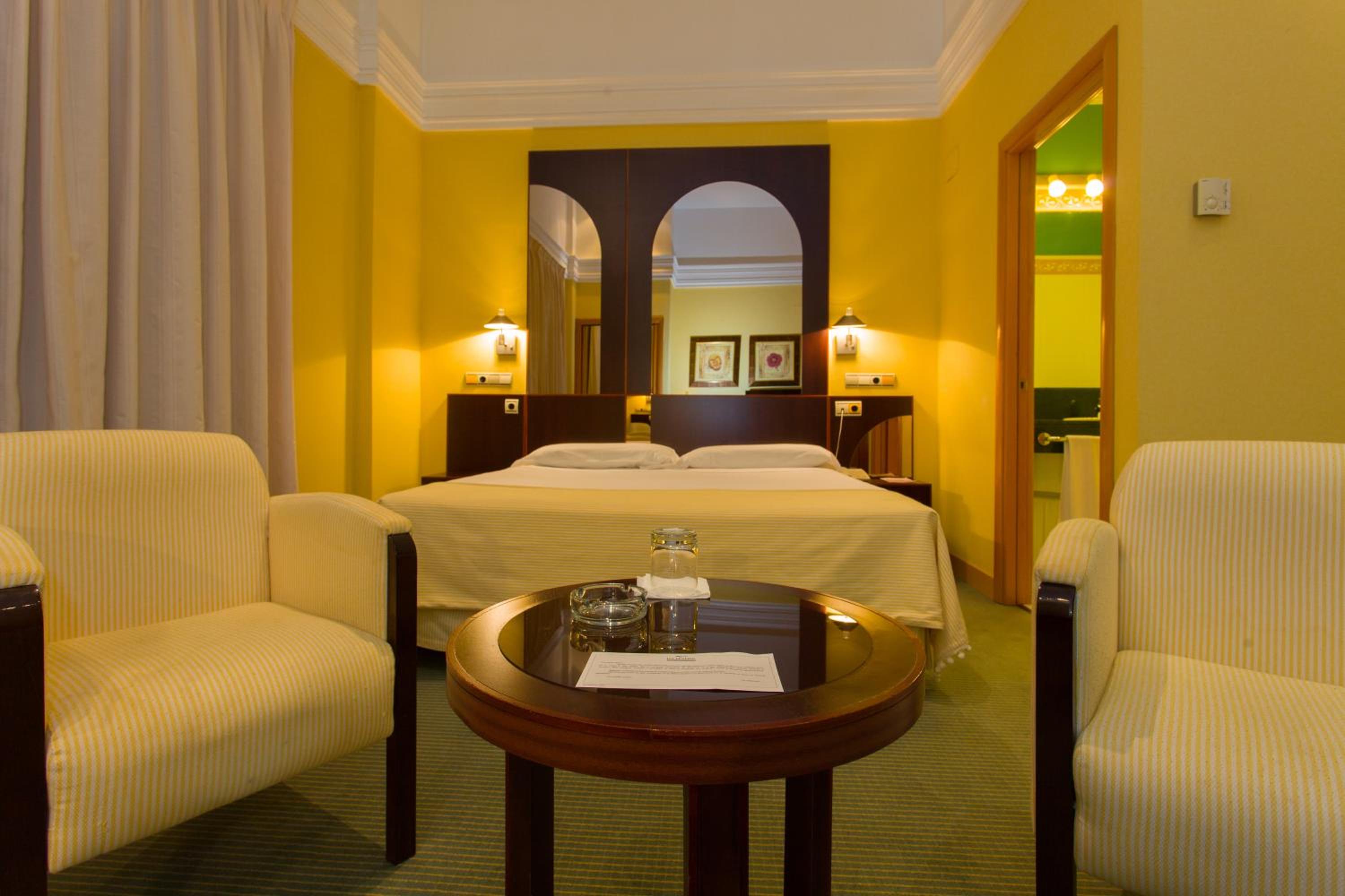 Double or Twin Room - Photo 9