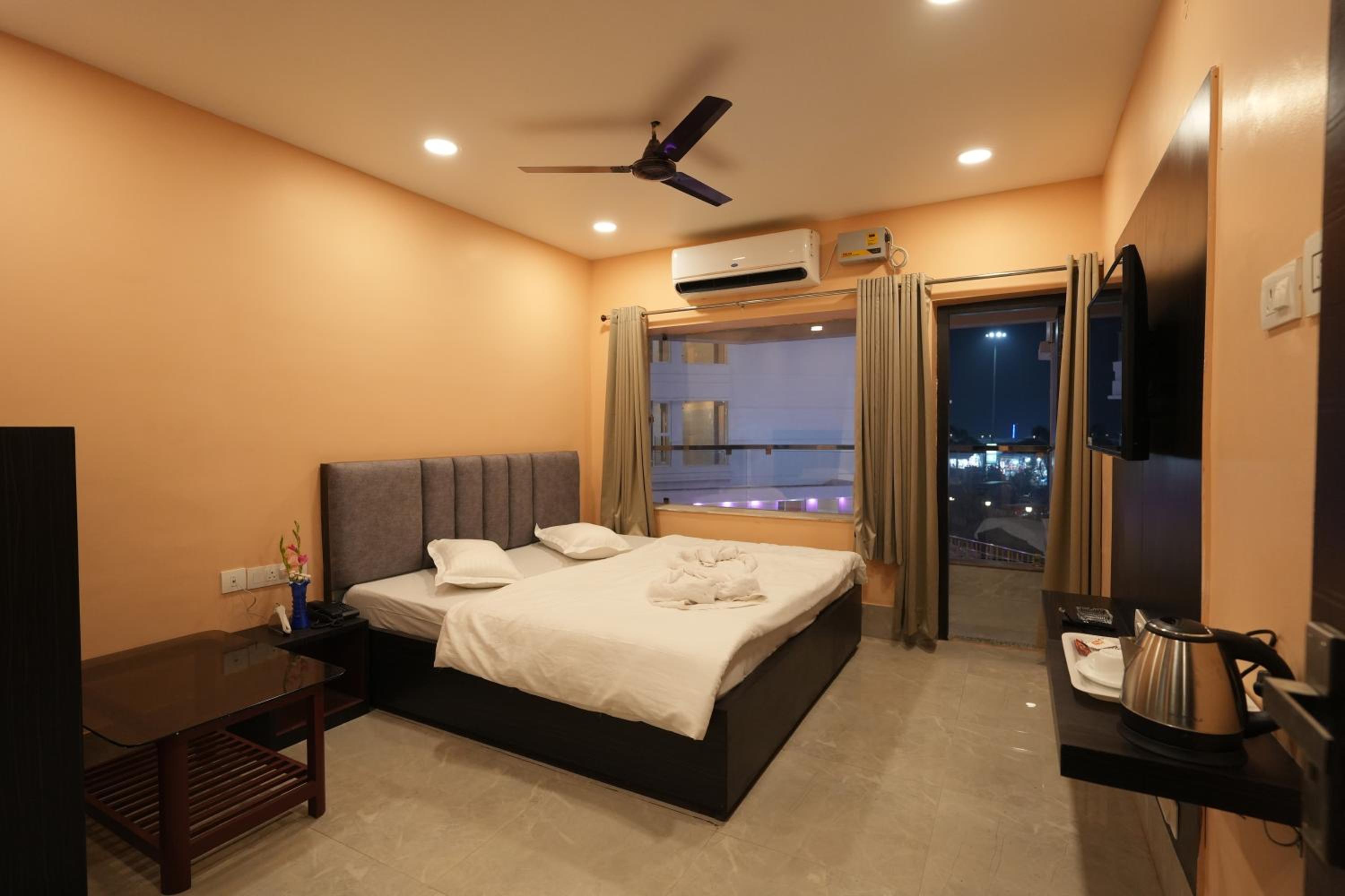Double Room with Pool View