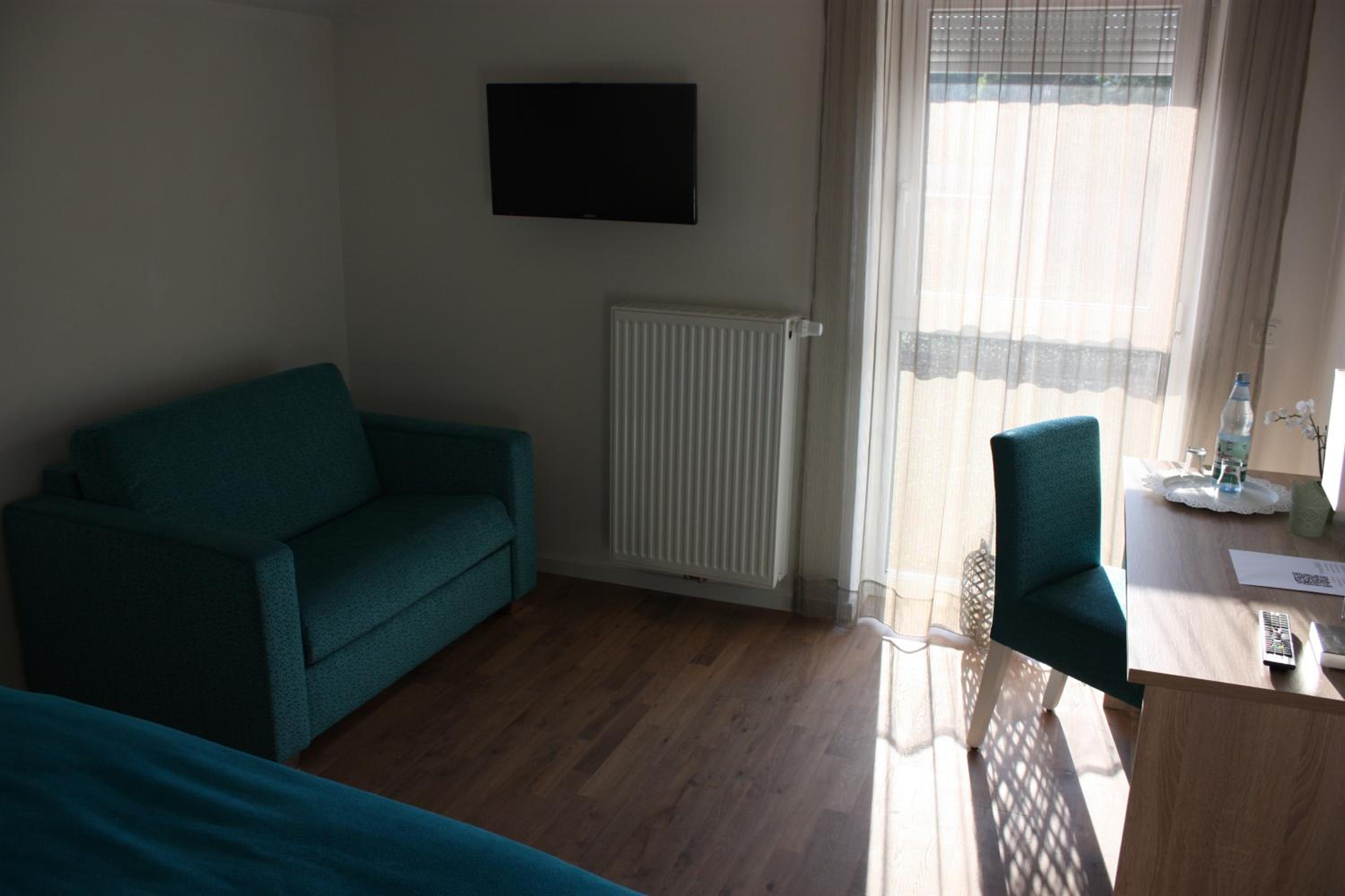 Double Room with Extra Bed photo 2