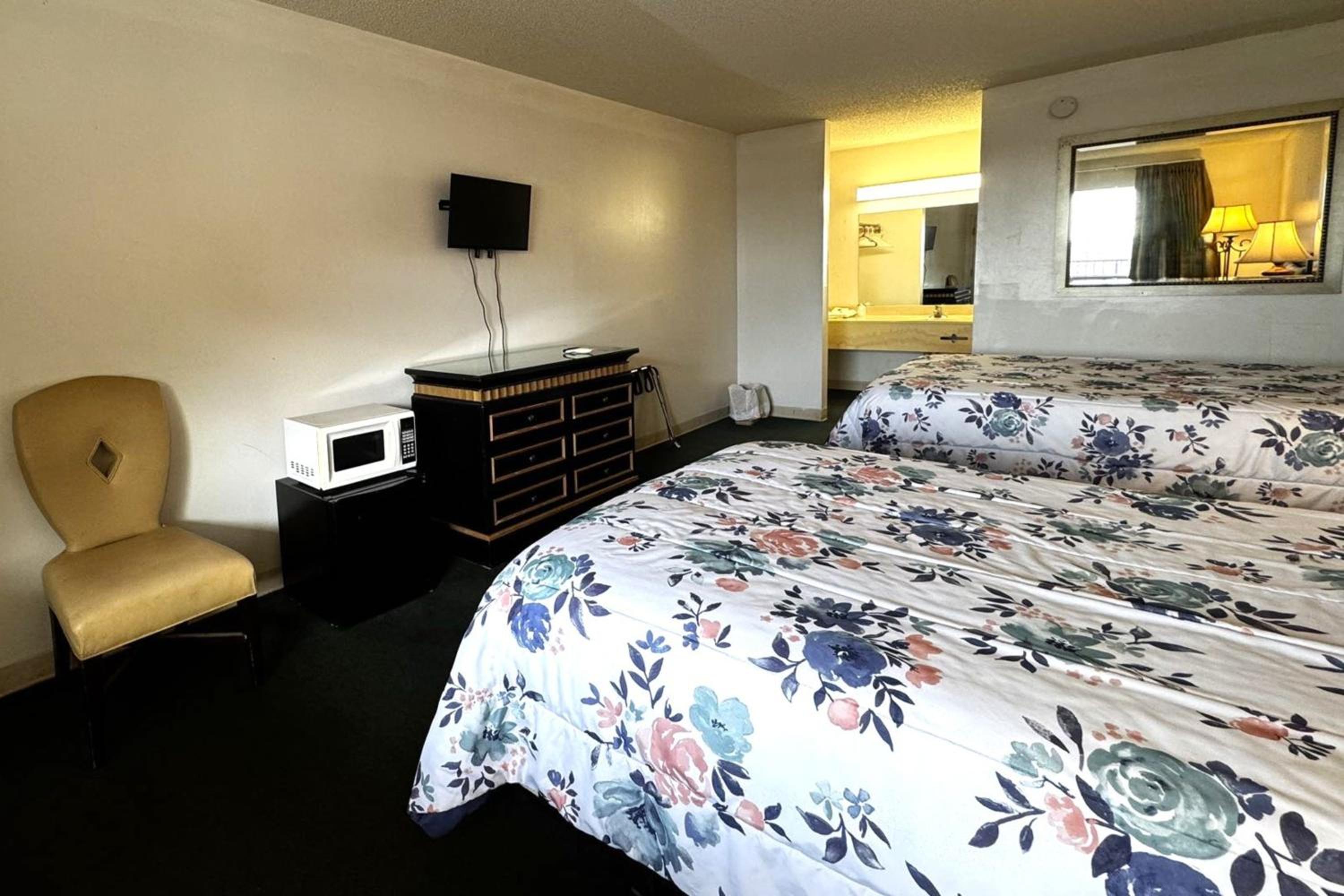 2 Queen Bed Smoking - Photo 2