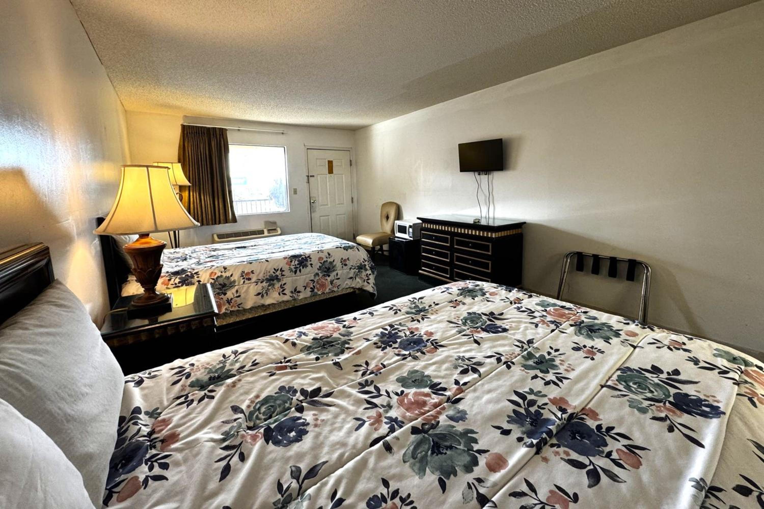 2 Queen Bed Smoking - Photo 7