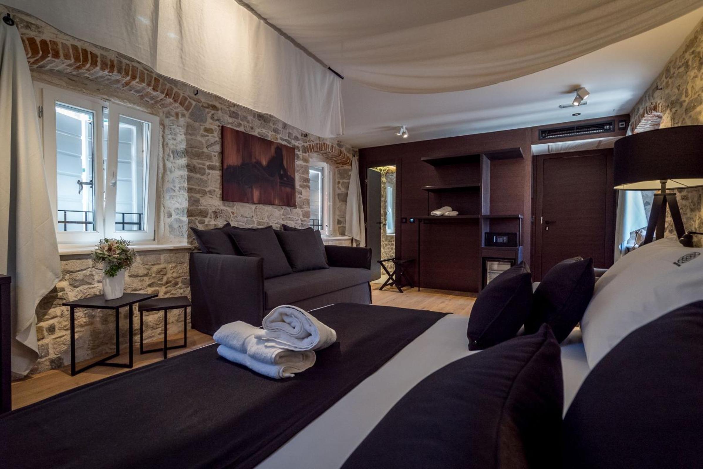 King Suite with Old Town View photo 2