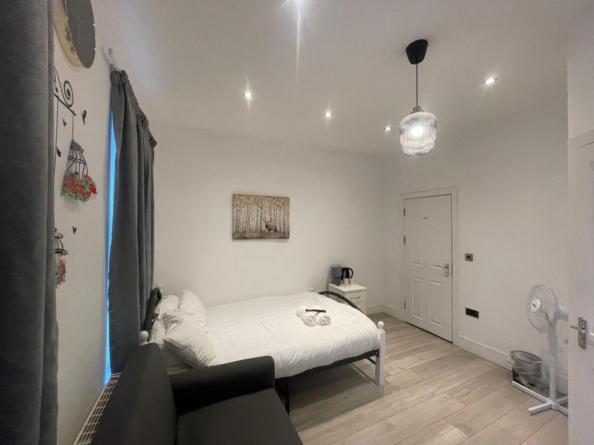 Quadruple Room with Private Bathroom photo 3