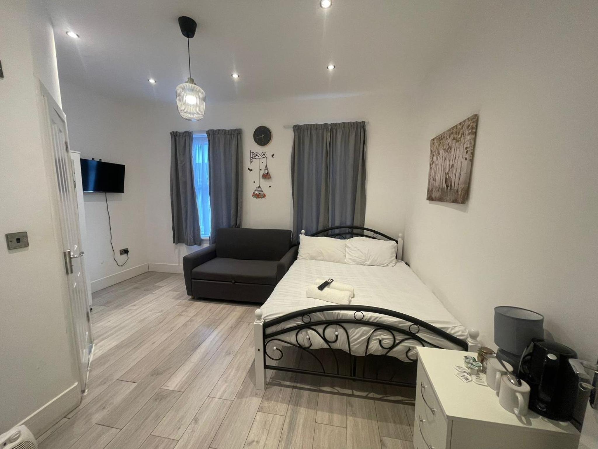 Quadruple Room with Private Bathroom photo 2