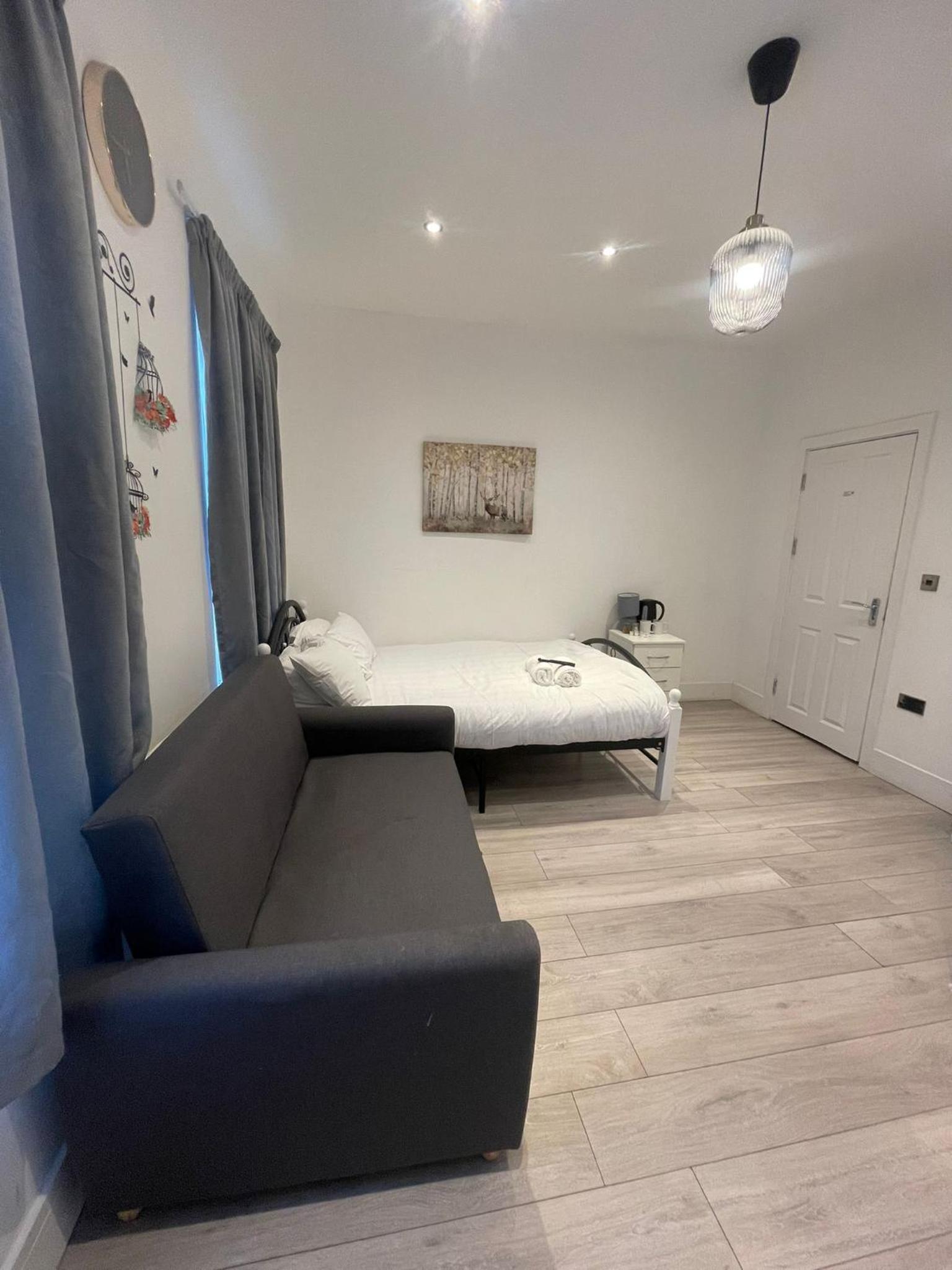 Quadruple Room with Private Bathroom photo 3
