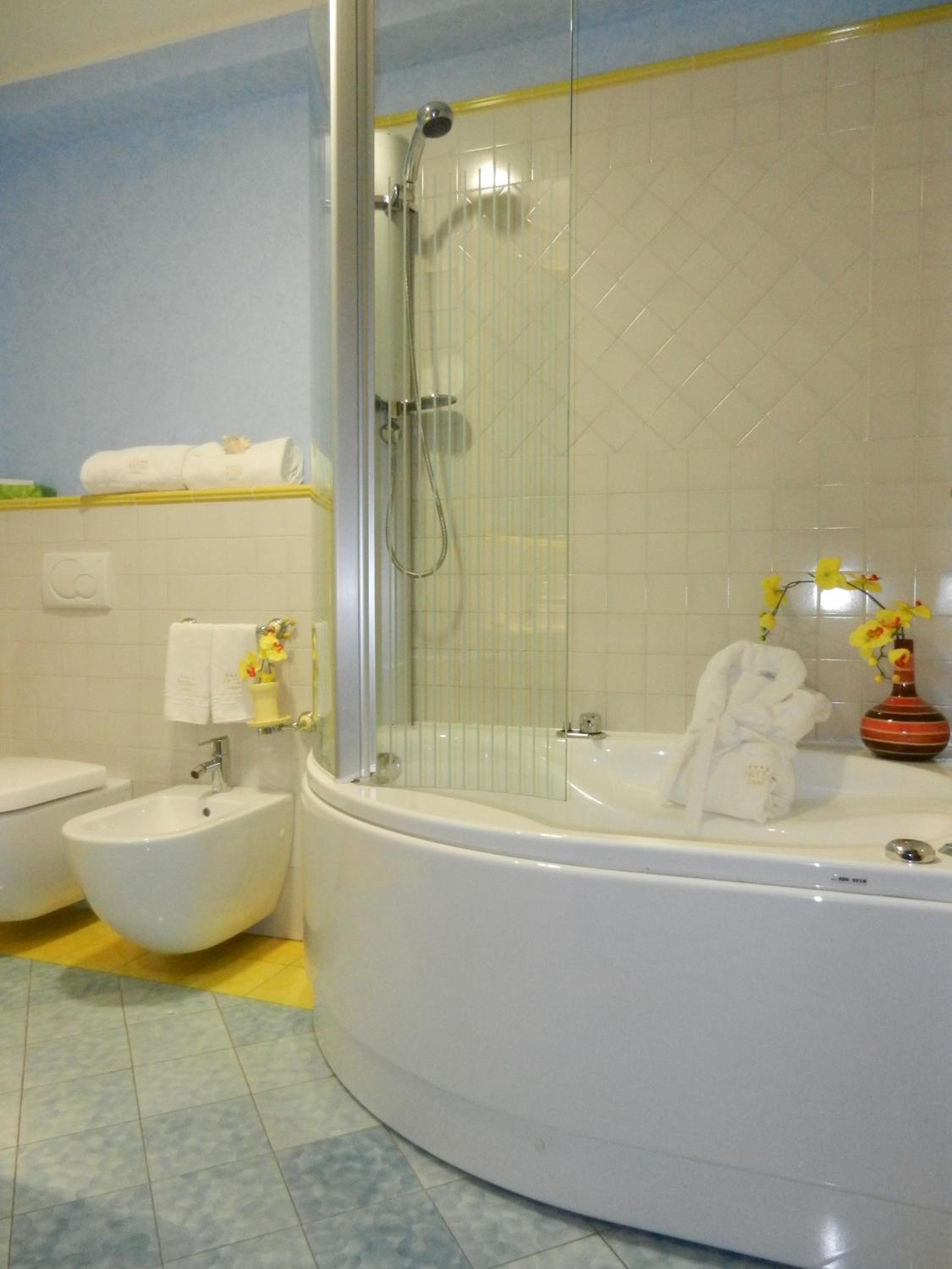 Double or Twin Room - Photo 8
