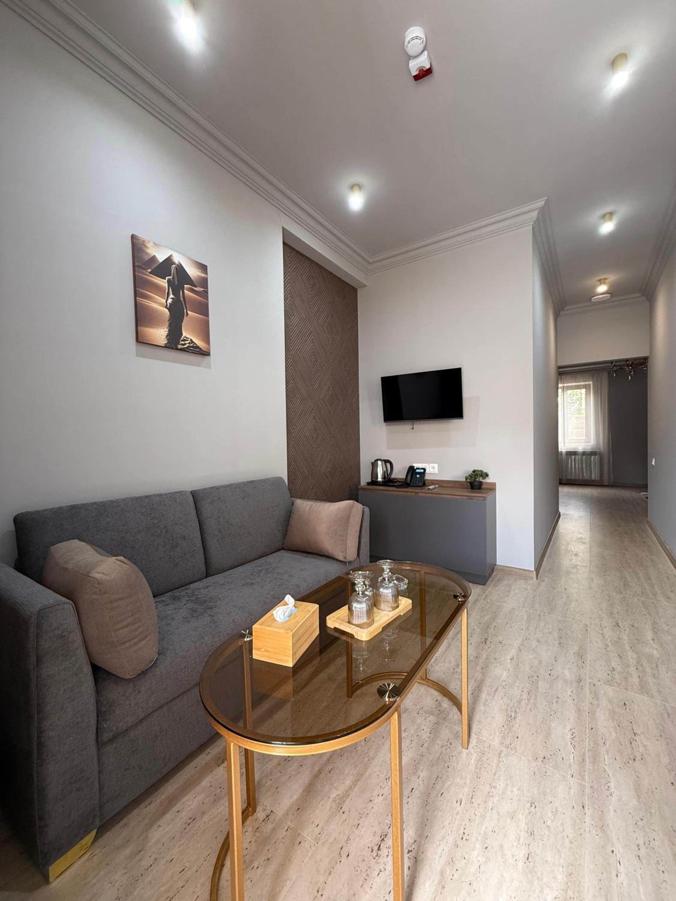 One-Bedroom House photo 1