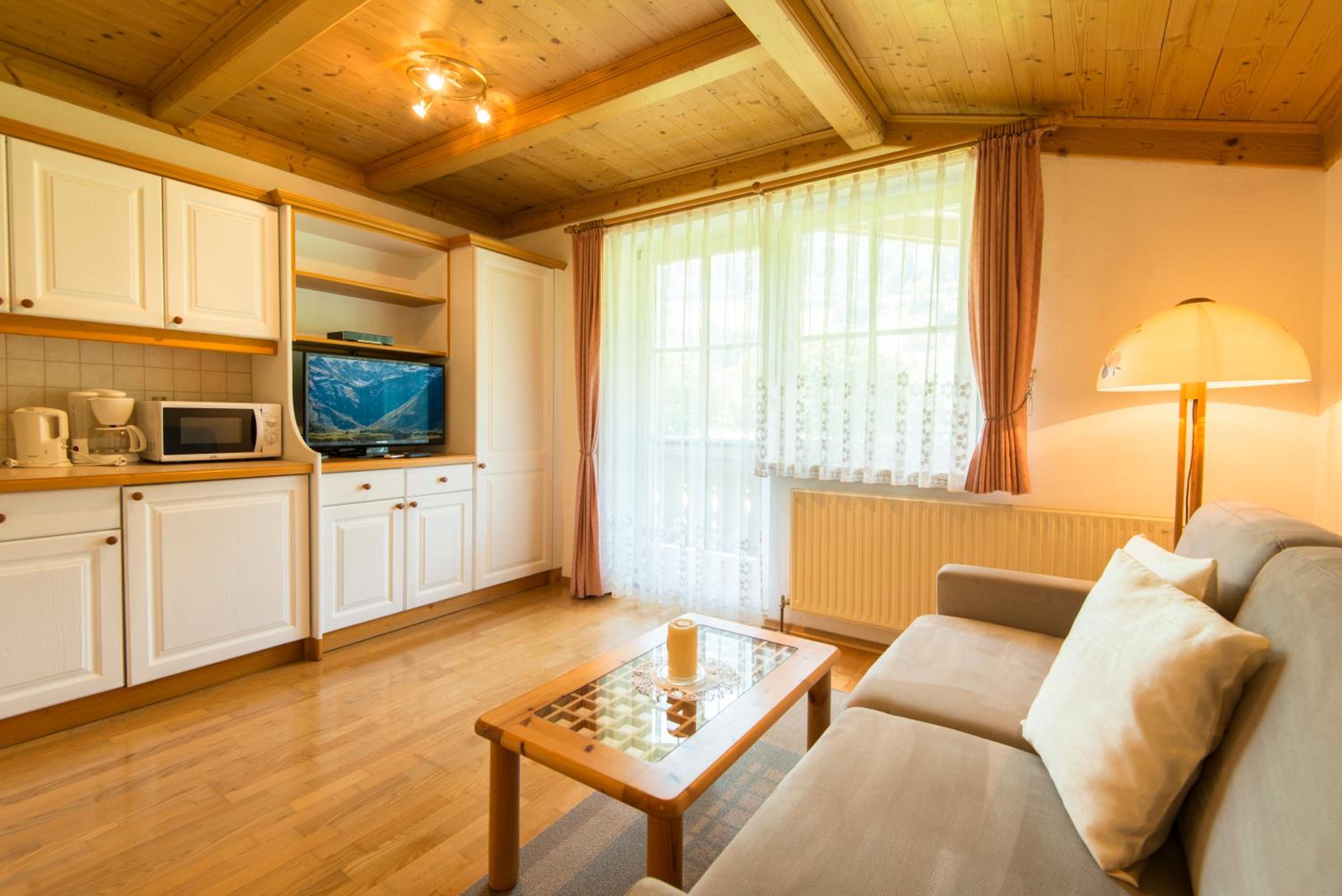 One-Bedroom Apartment with Balcony photo 3