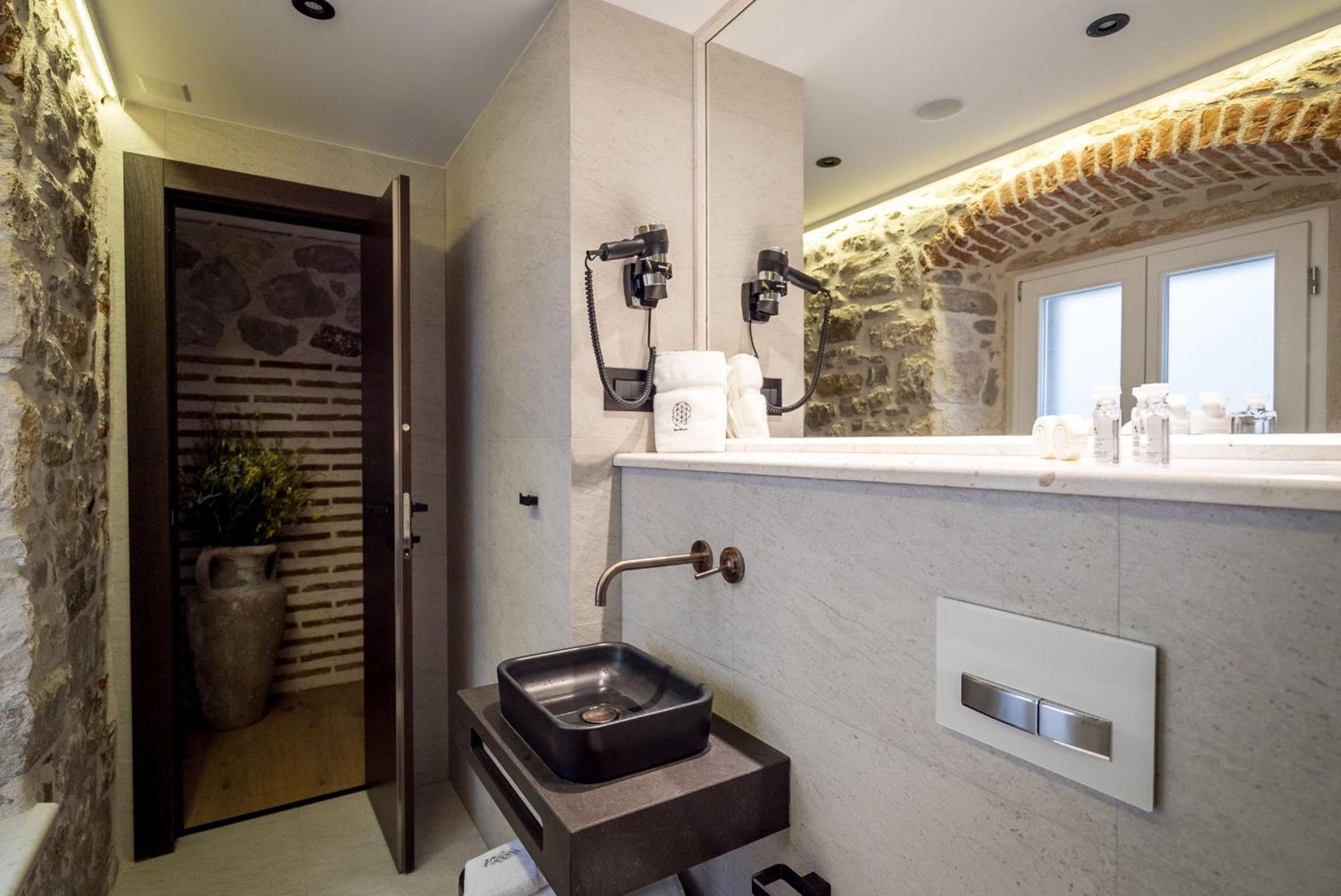 Superior Double or Twin Room with Old Town View photo 3