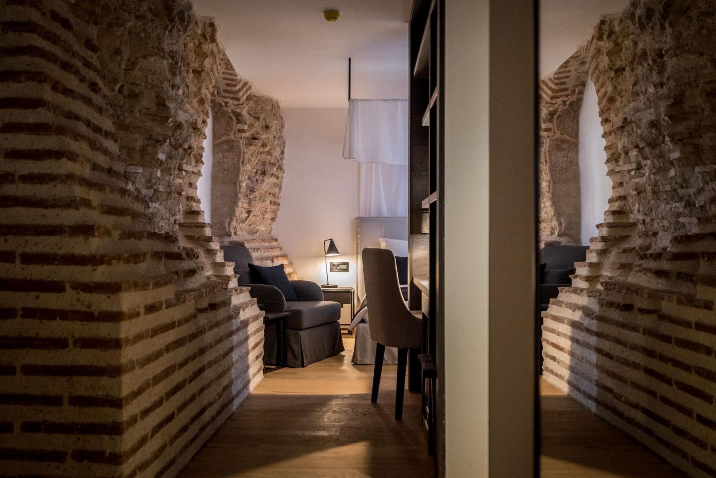 Superior Double or Twin Room with Old Town View photo 2