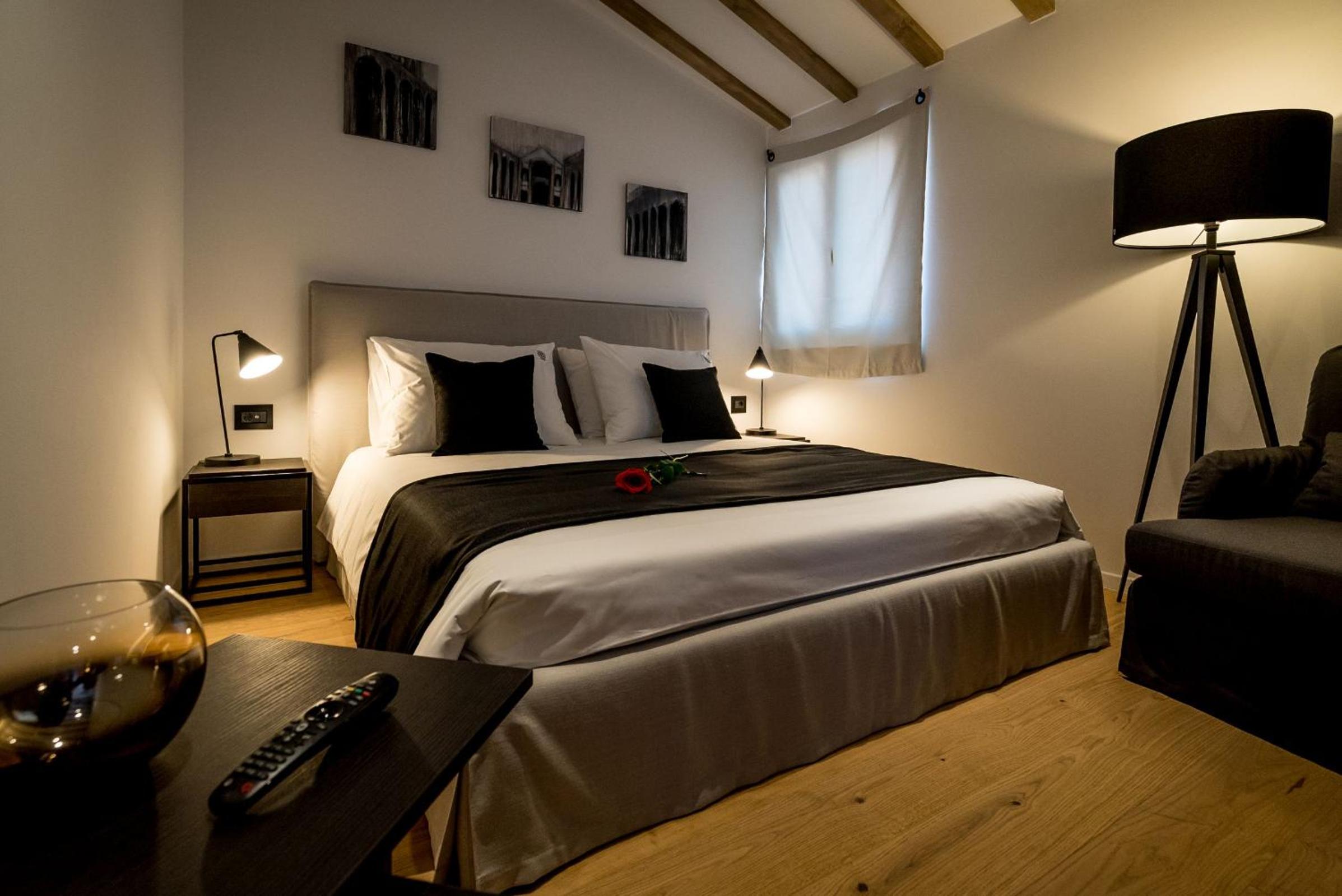 Deluxe Double Room with Old Town View photo 3